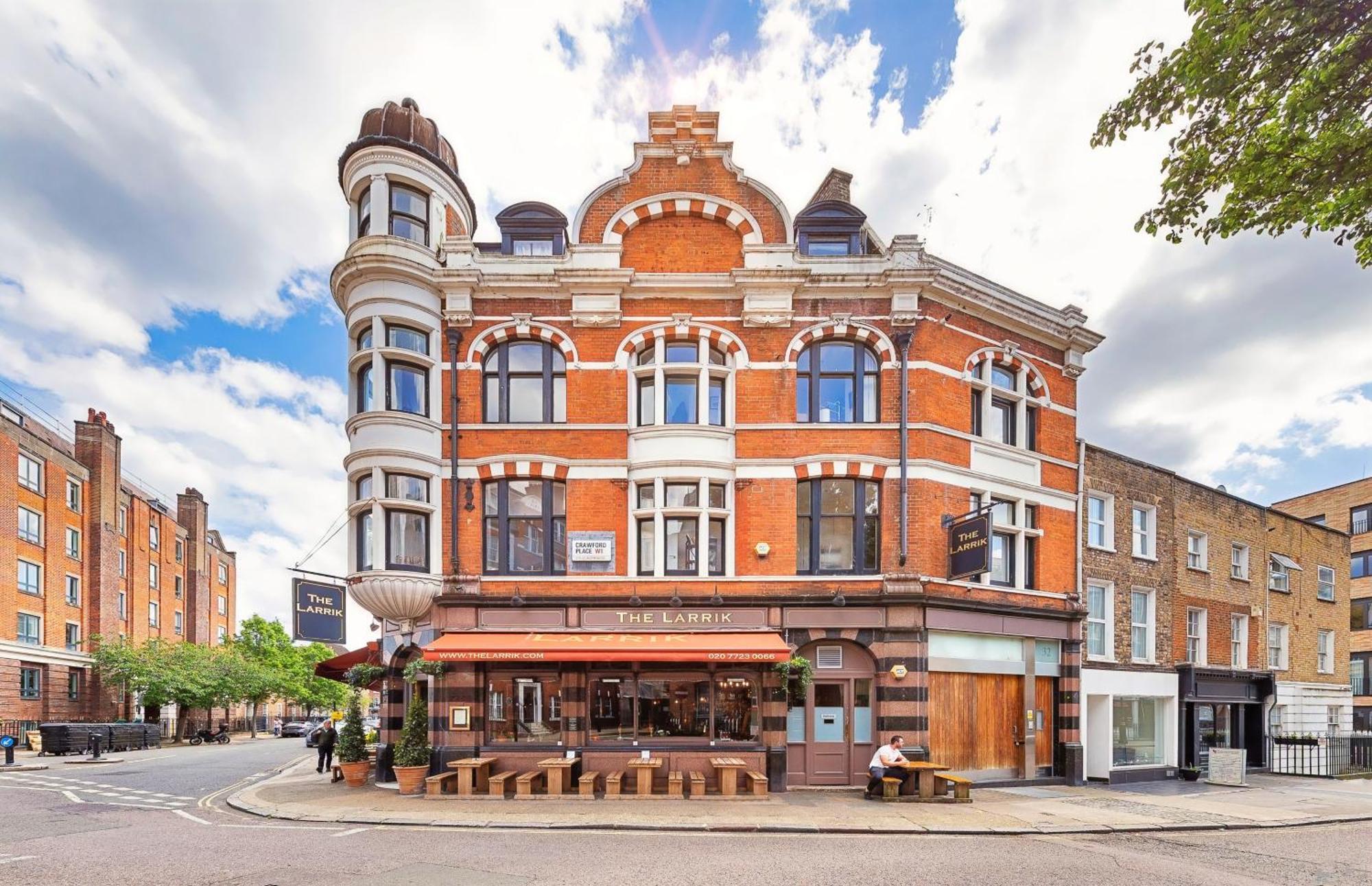 Designer Victorian Flat With Large Terrace *
