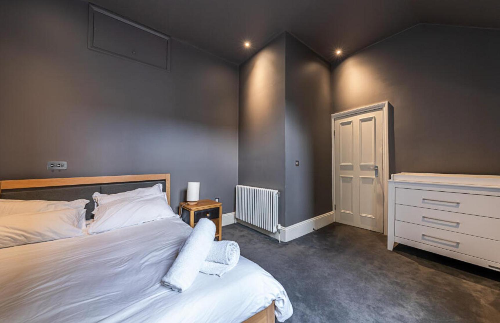 Orlando Road London