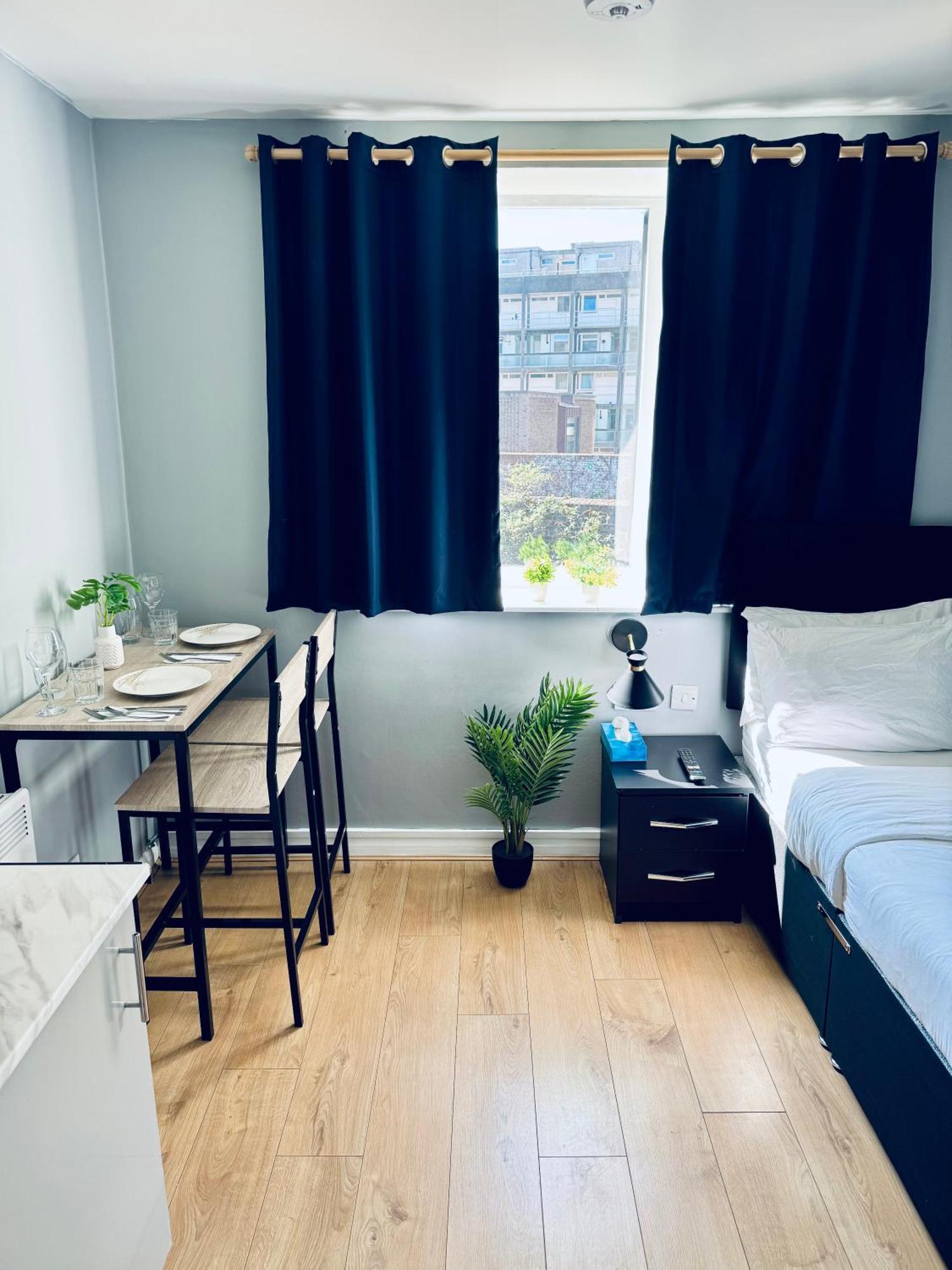 Unique Flat In 1111 Apartment *