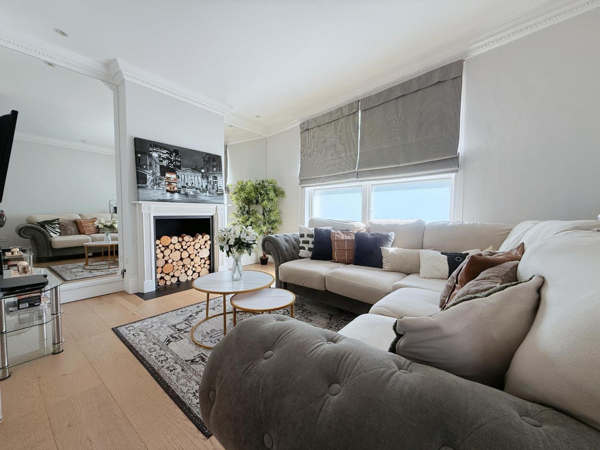 Spacious And Cosy 3brs 5f House In Heart Of