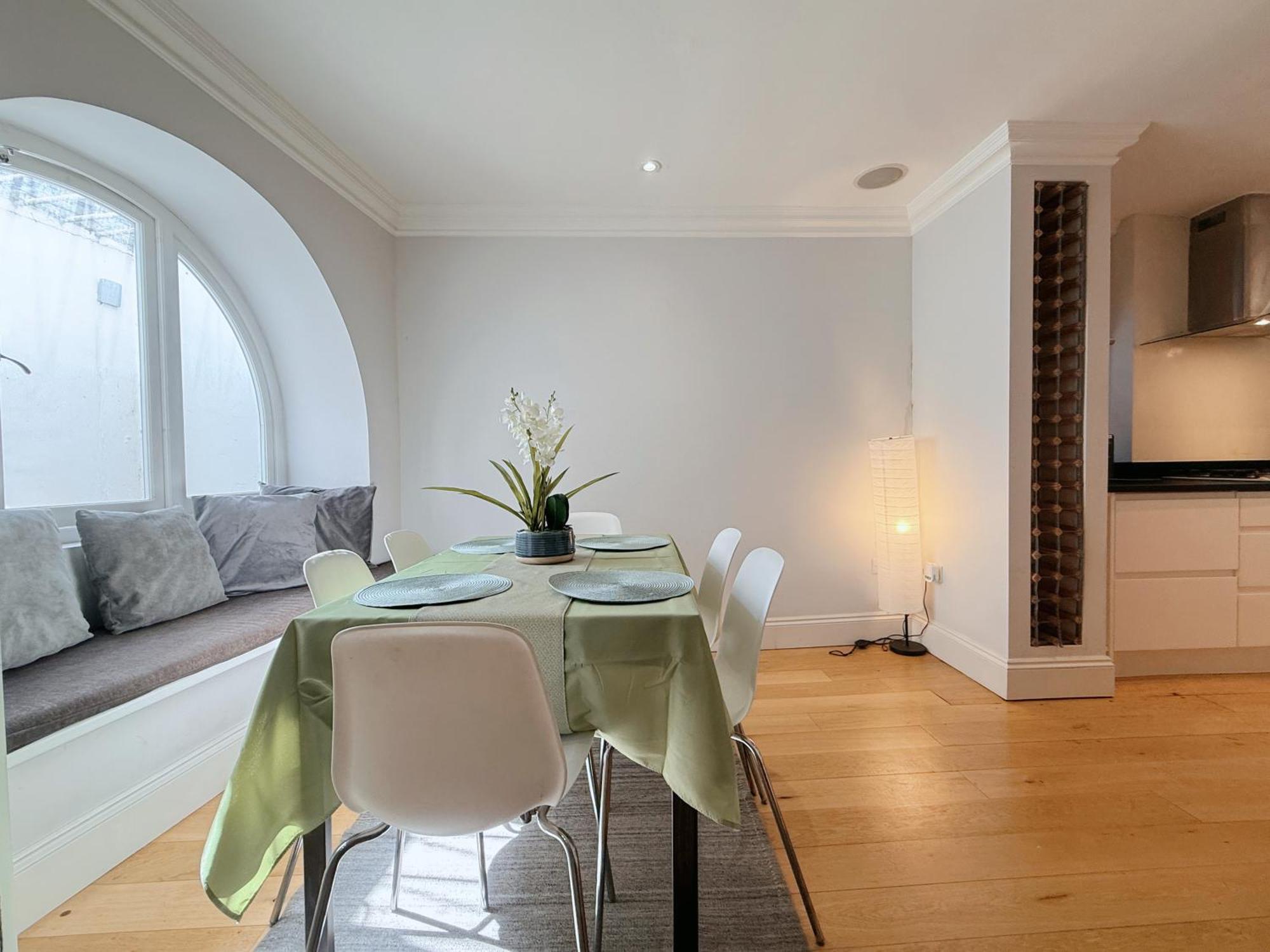 Spacious And Cosy 3brs 5f House In Heart Of *