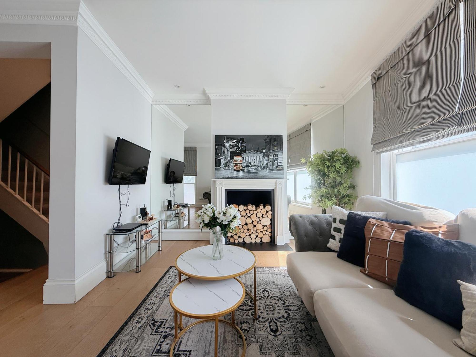 Spacious And Cosy 3brs 5f House In Heart Of Villa *
