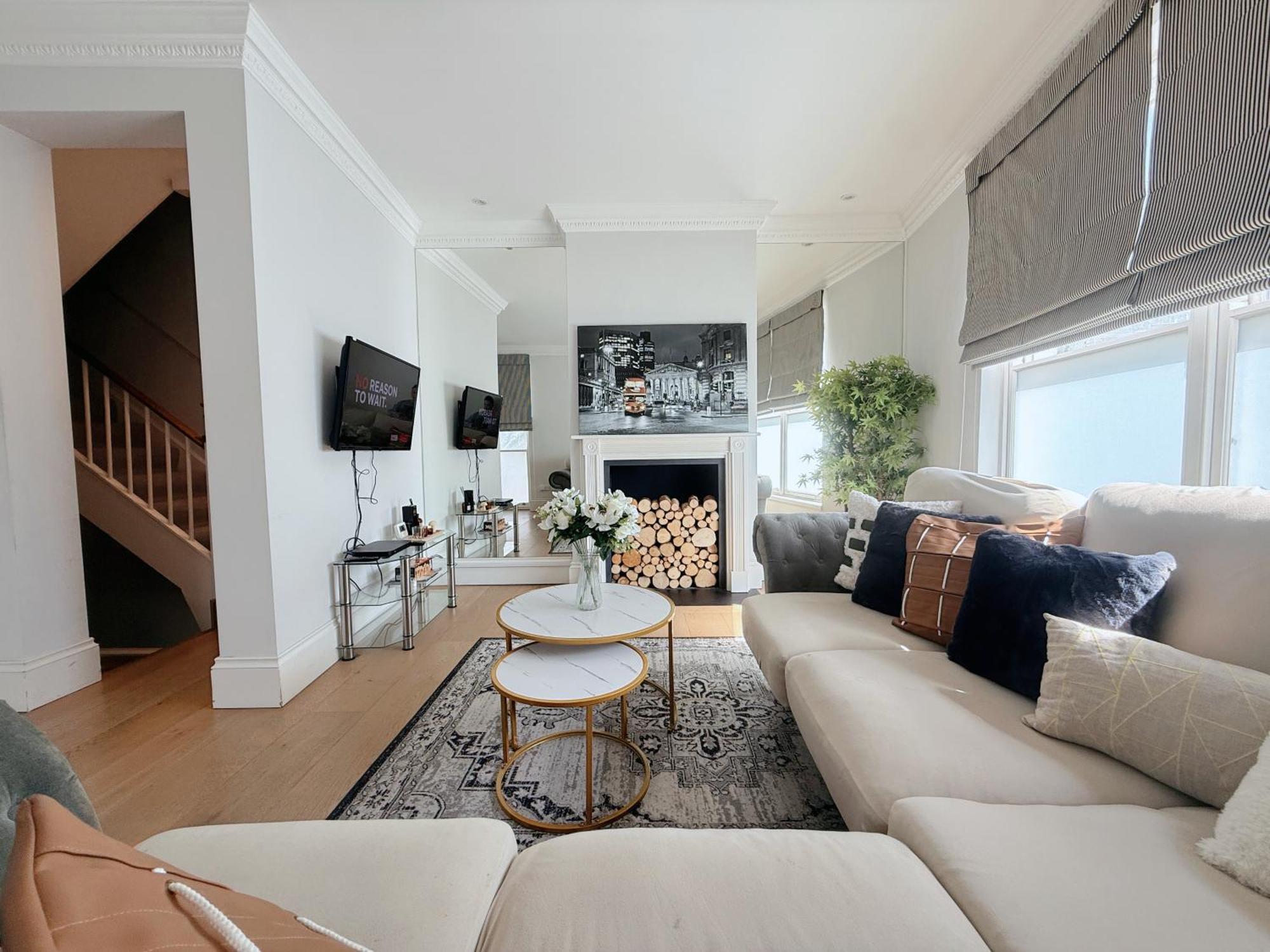 Spacious And Cosy 3brs 5f House In Heart Of Villa *