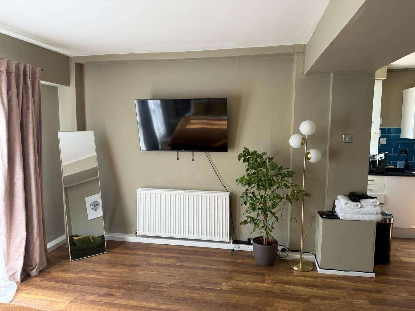 Spacious Flat Next To Earls Court Station Appartement *