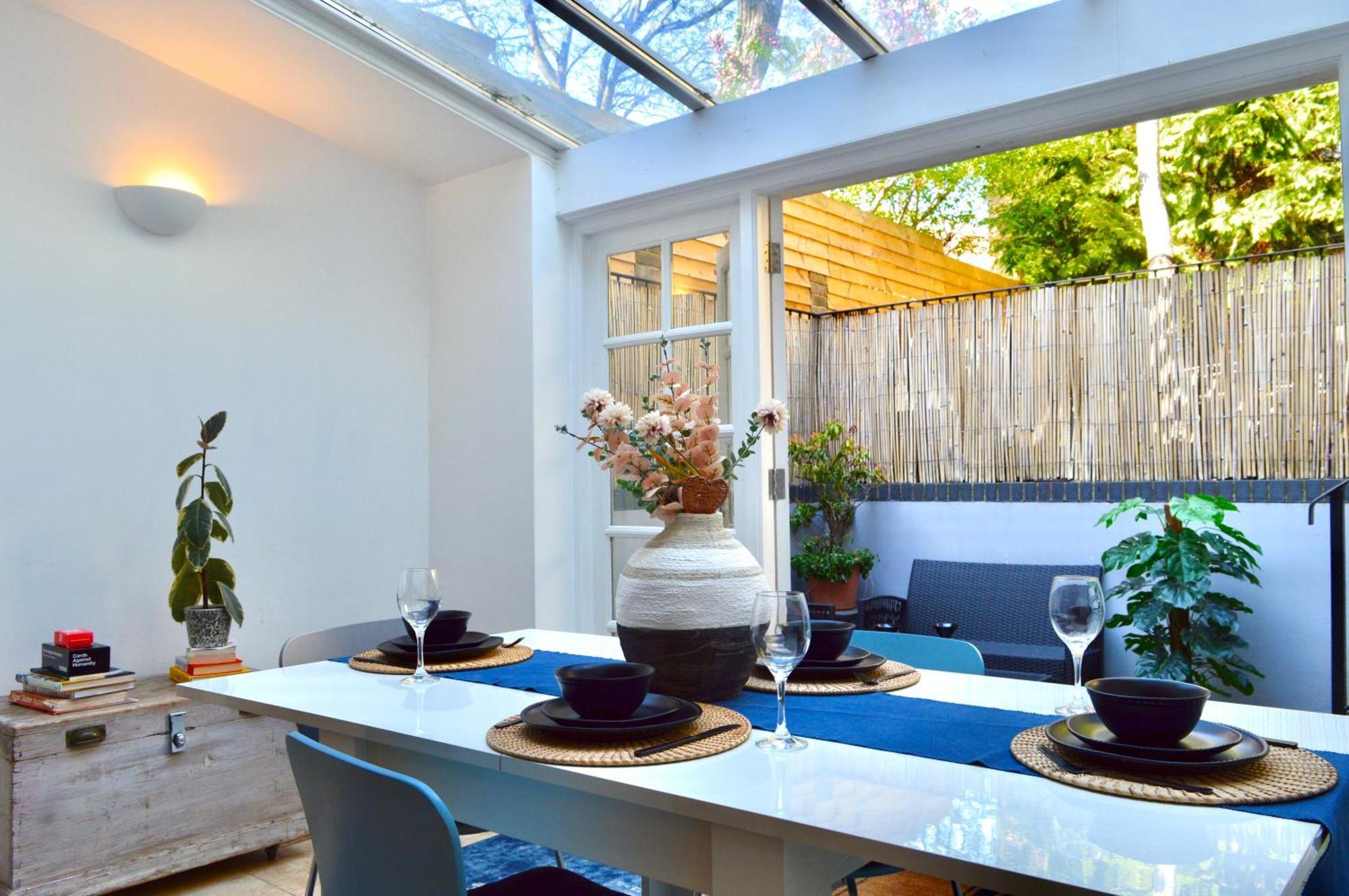 Deluxe Maisonette Oval, Sleeps 4, Garden & Hammock 2 Bedrooms - Open For Business Stays, Relocators, Long Stays, Contractors Apartamento