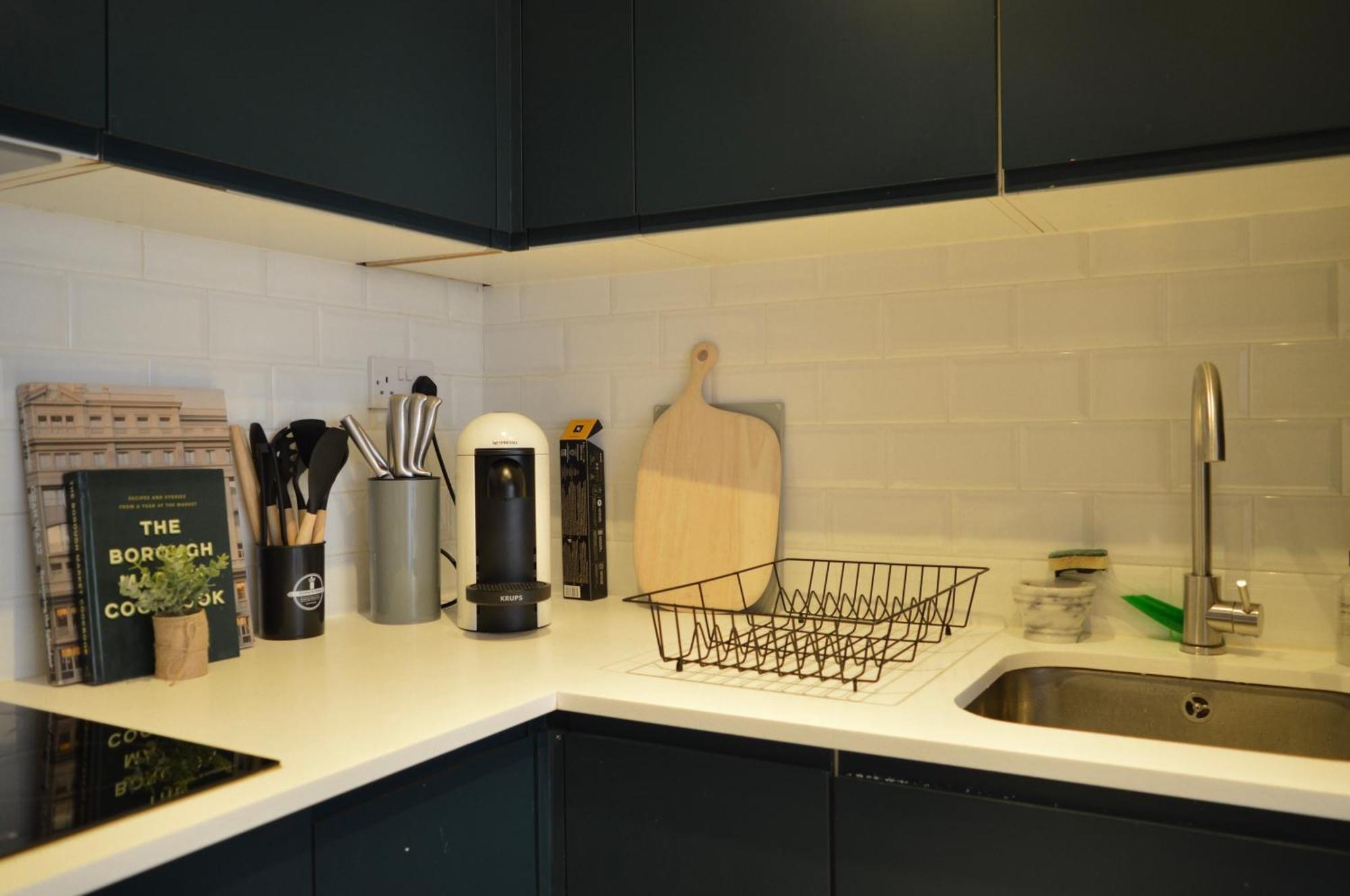 Deluxe Maisonette Oval, Sleeps 4, Garden & Hammock 2 Bedrooms - Open For Business Stays, Relocators, Long Stays, Contractors Londres
