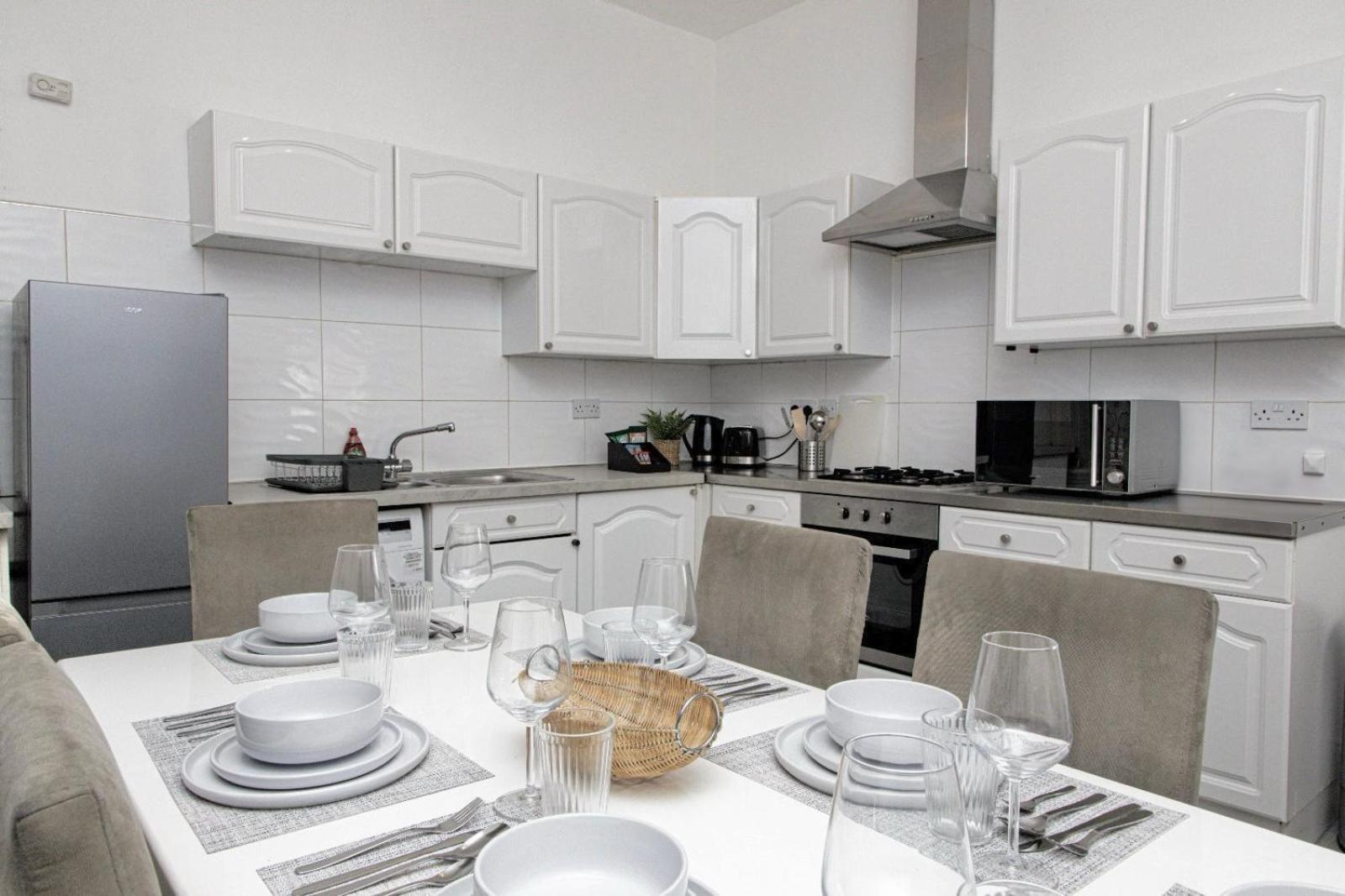Appartement 3 Bed, 2 Bath With Terrace & Local Entertainment