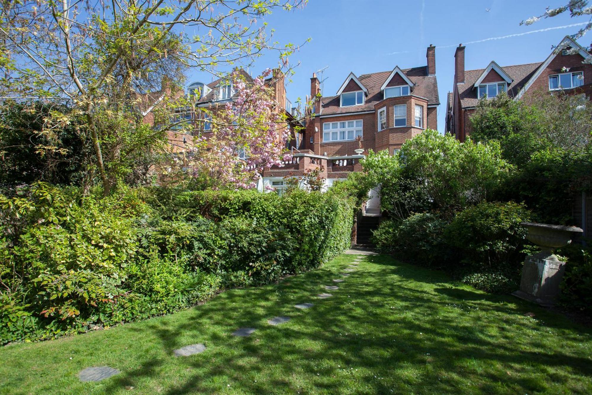 Hampstead Summer Time Garden Londres