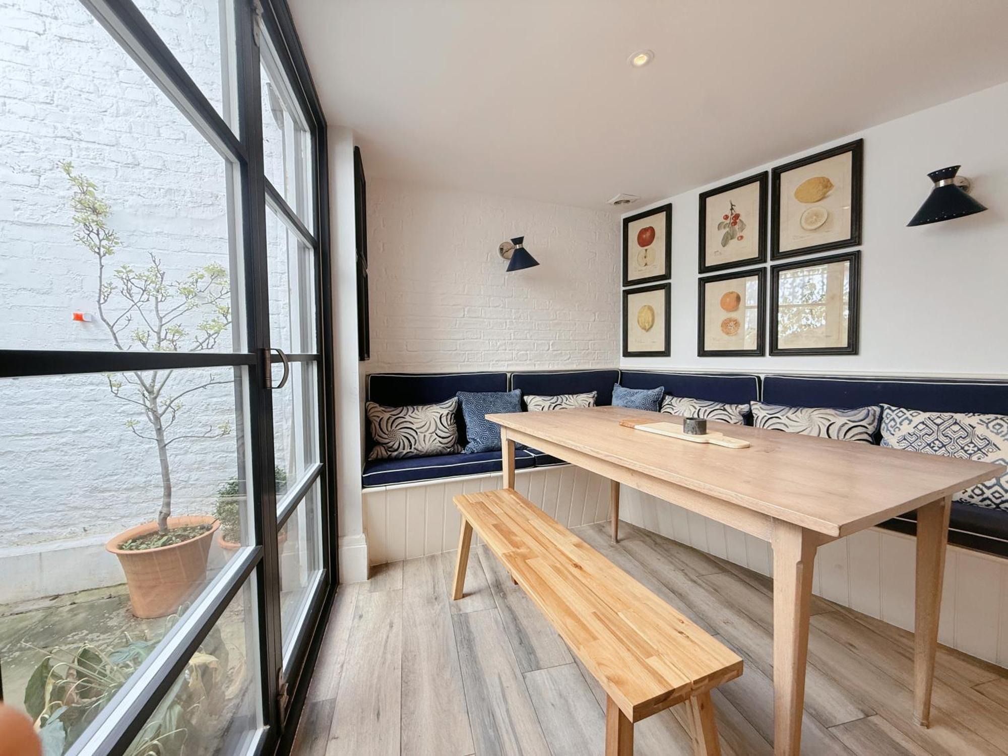 Stylish 3-bedroom Terrace House Near Earls Court *