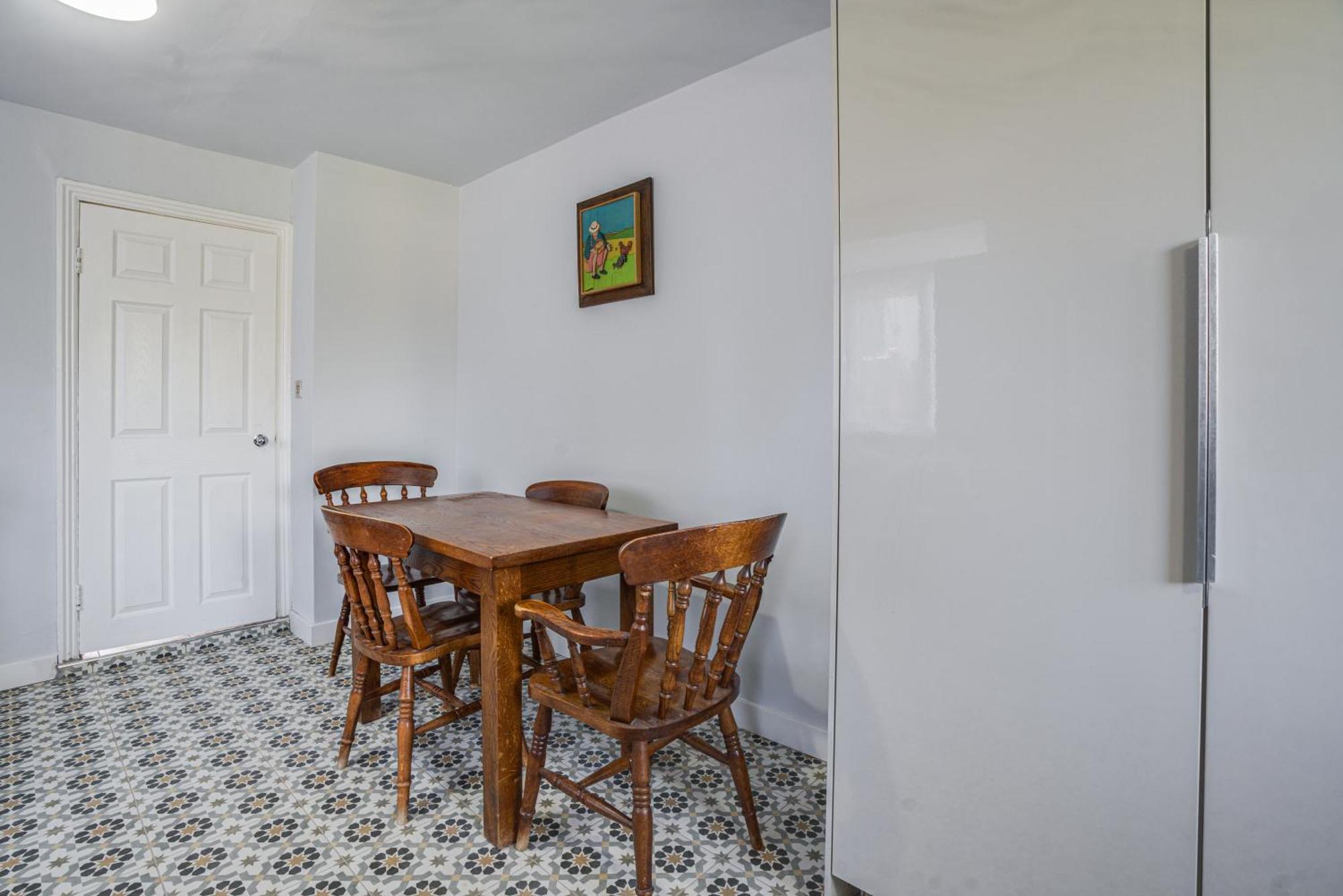 150 Sqm 4br In East London, Groups & Families, Free Parking, Fast Wifi Holiday home *