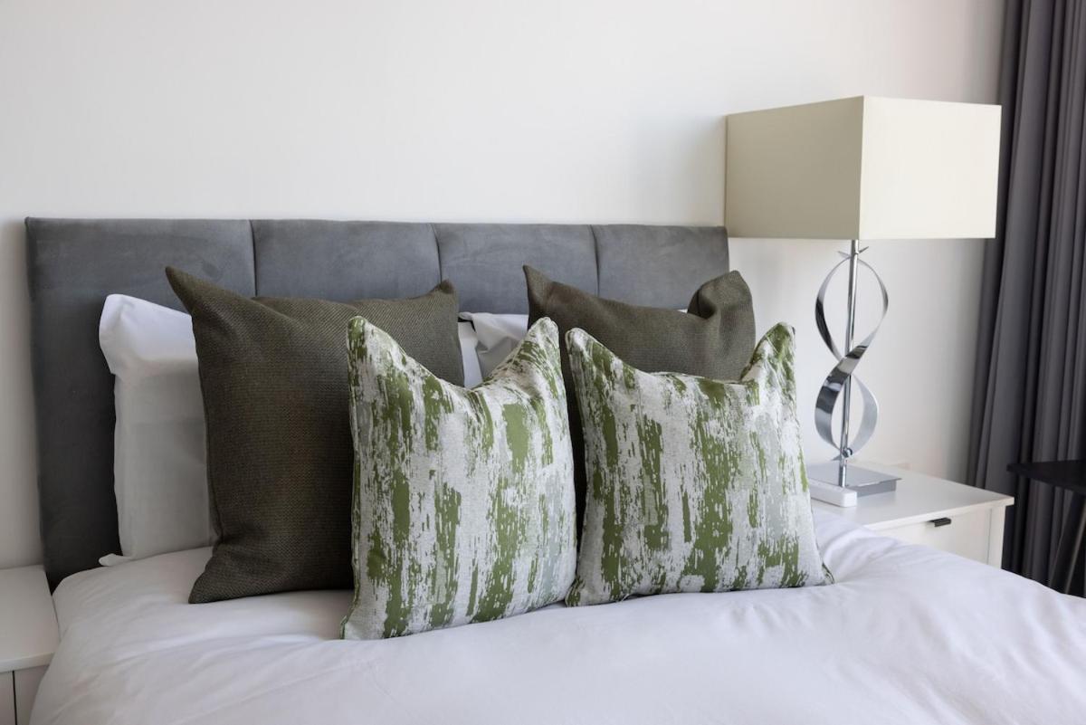 Luxury With Pool, Gym, Spa, Free Parking 3 Bedroom Apartamento *