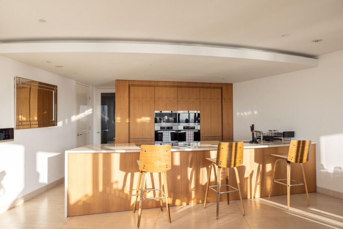 Luxury With Pool, Gym, Spa, Free Parking 3 Bedroom * Londres