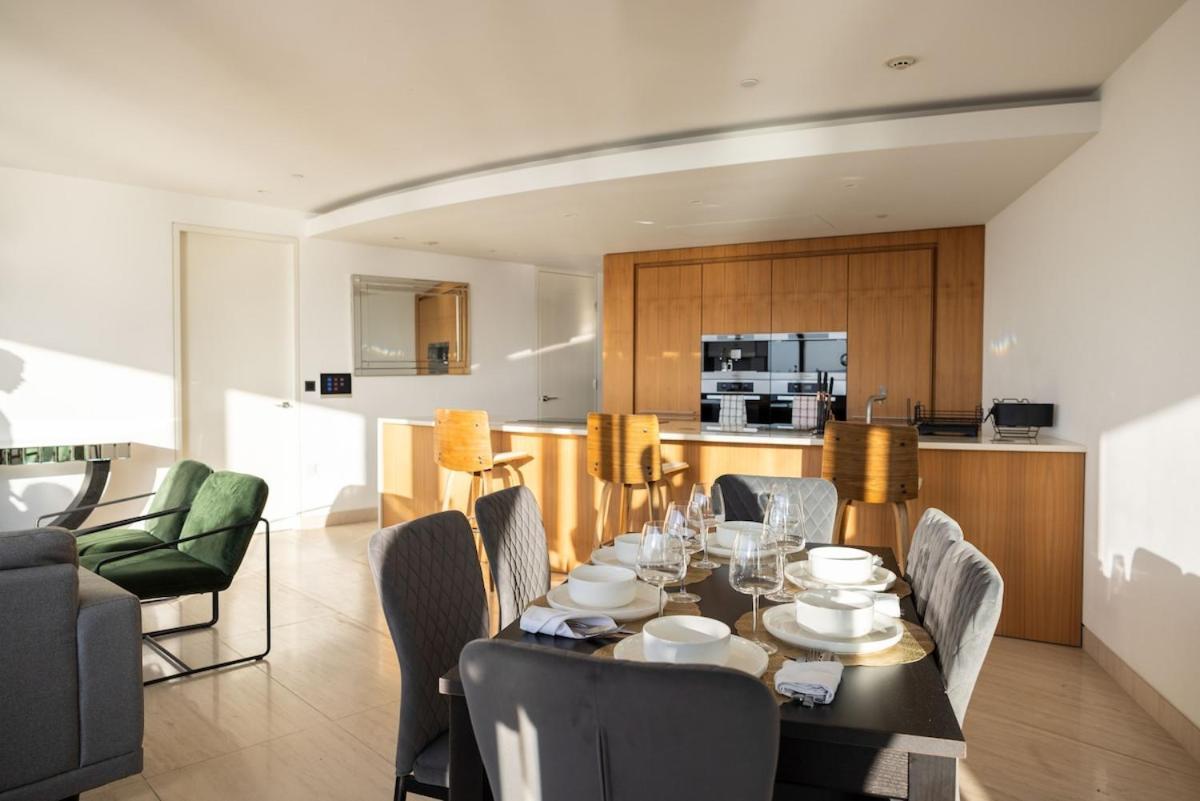 Luxury With Pool, Gym, Spa, Free Parking 3 Bedroom Appartement Londres