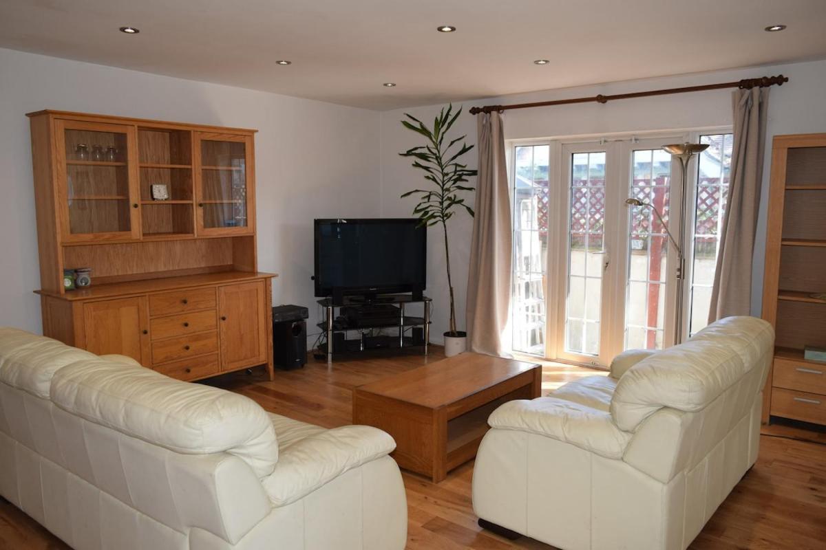 London Stratford - Spacious 2 Bed Flat With Secured Parking & Private Garden * Londres