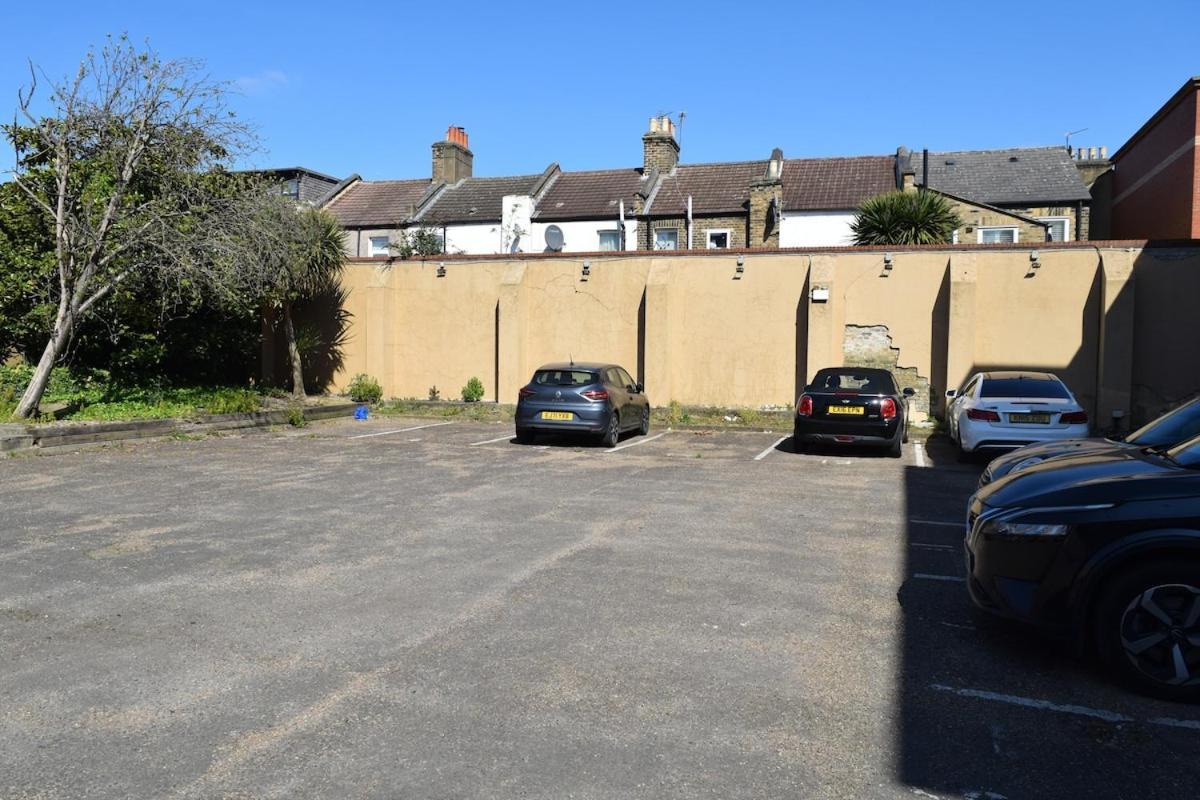 London Stratford - Spacious 2 Bed Flat With Secured Parking & Private Garden Londres