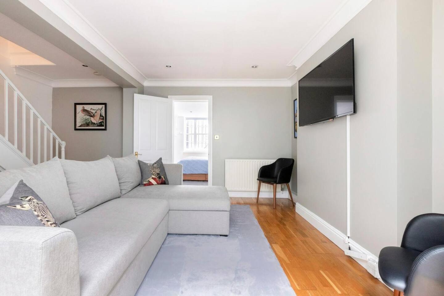 Spacious And Private By Royal Palace * Londres