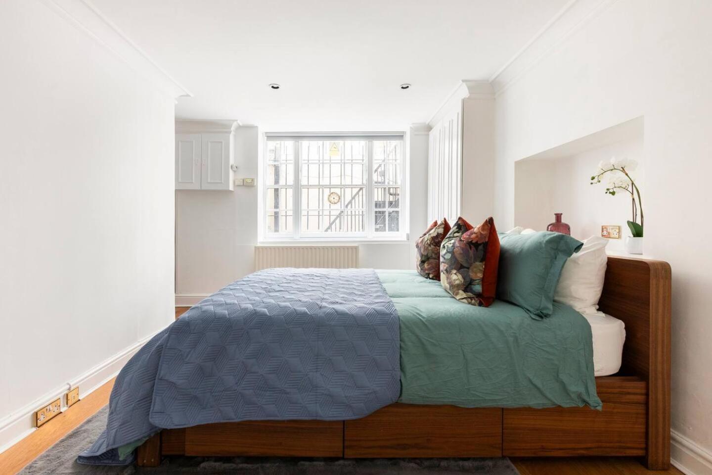Spacious And Private By Royal Palace Appartement Londres