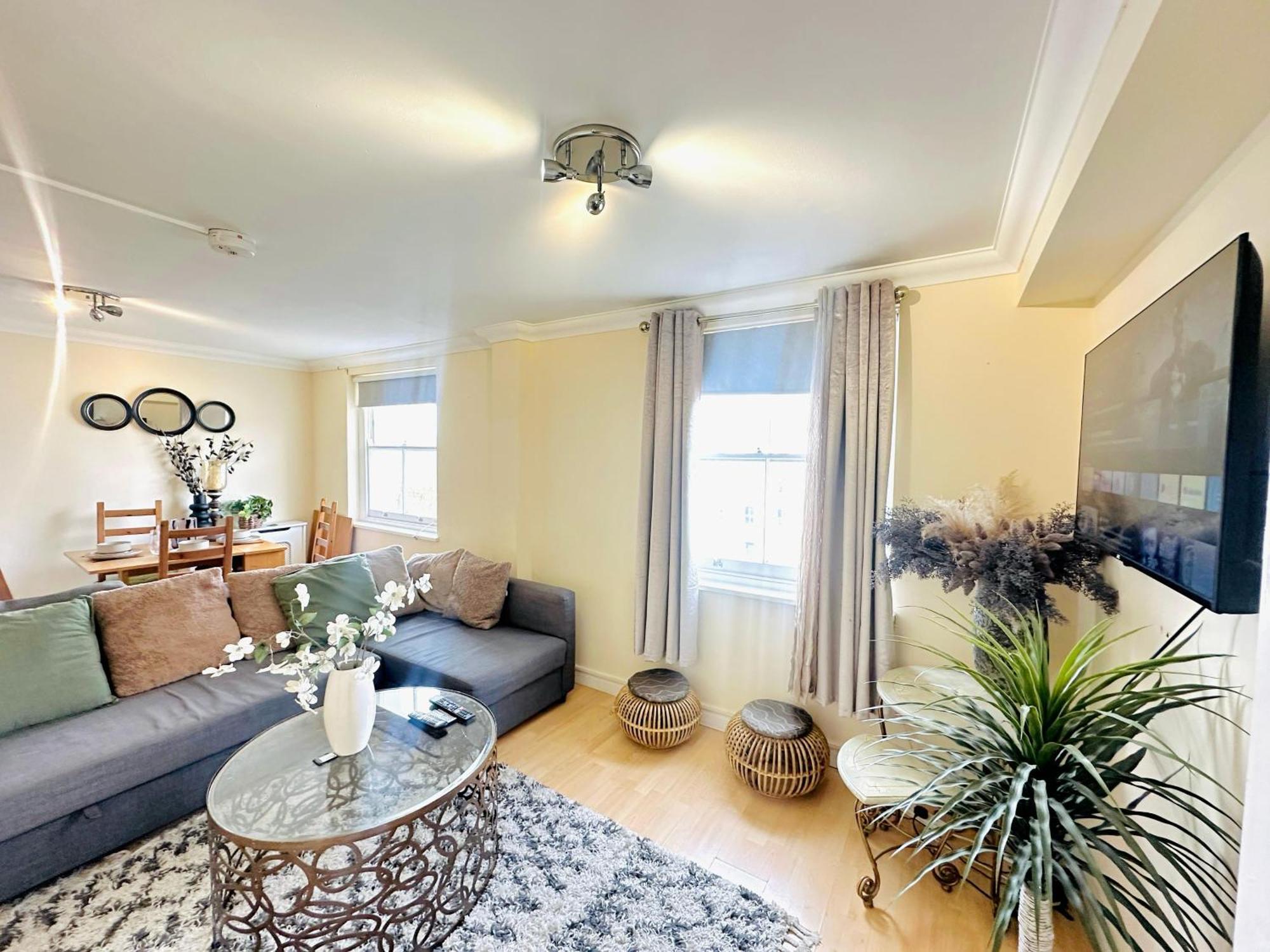 Notting Hill 2 Bedroom Cosy * Londres