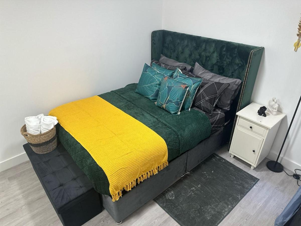 Appartement 1b, Zone 2 Westbourne Park , Sleeps 4