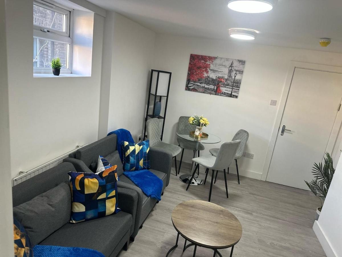 1b, Zone 2 Westbourne Park , Sleeps 4 * Londres