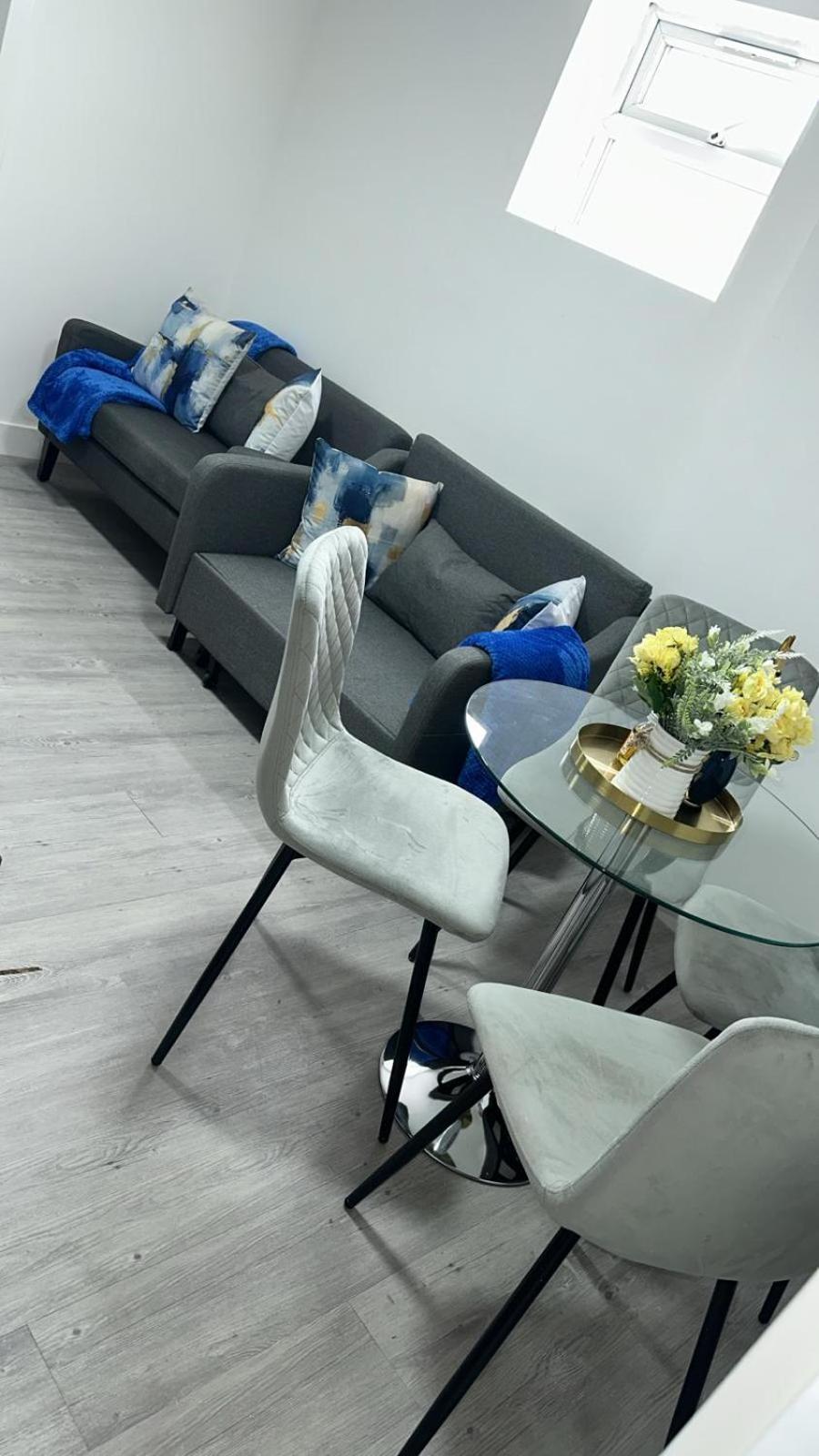 Appartement 1b, Zone 2 Westbourne Park , Sleeps 4 *