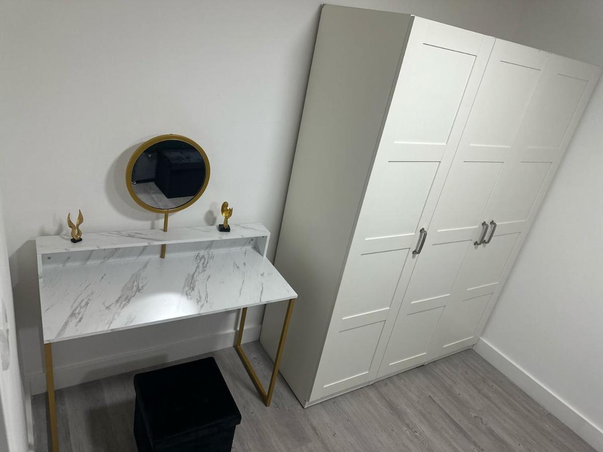 Appartement 1b, Zone 2 Westbourne Park , Sleeps 4 Londres