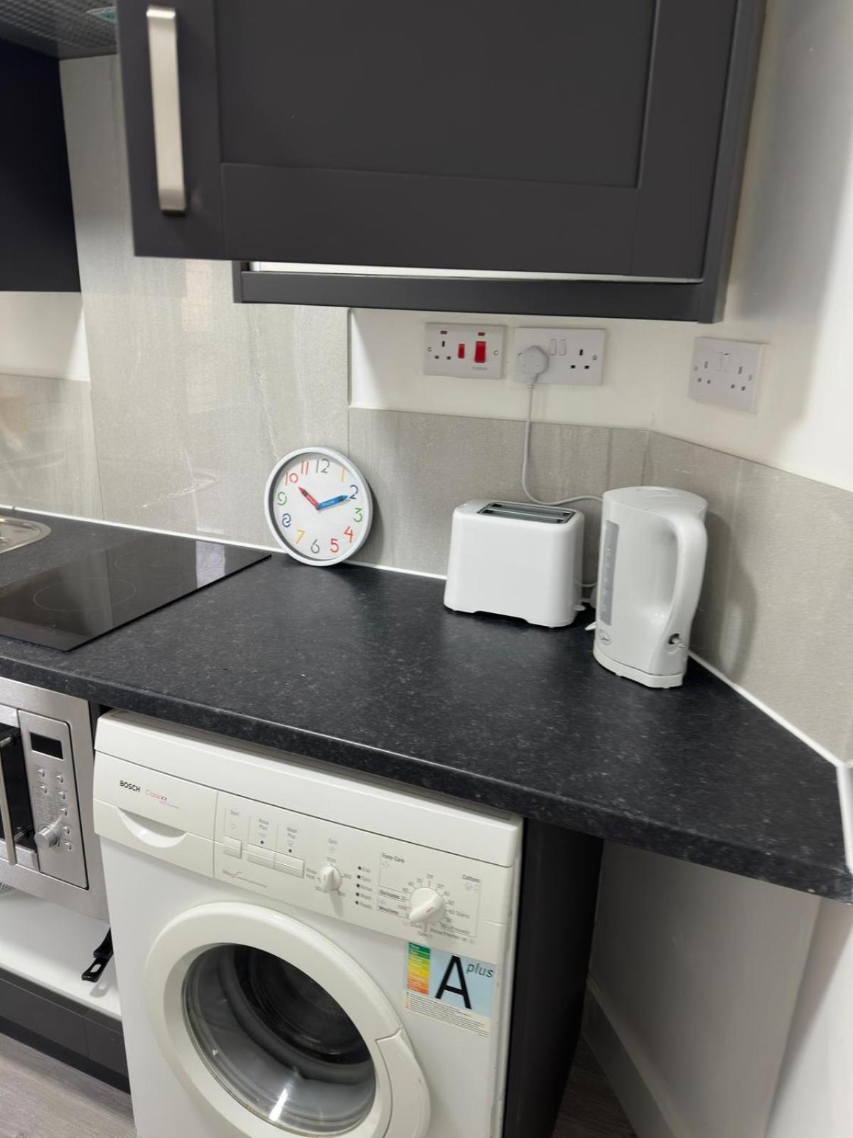 Appartement 1b, Zone 2 Westbourne Park , Sleeps 4