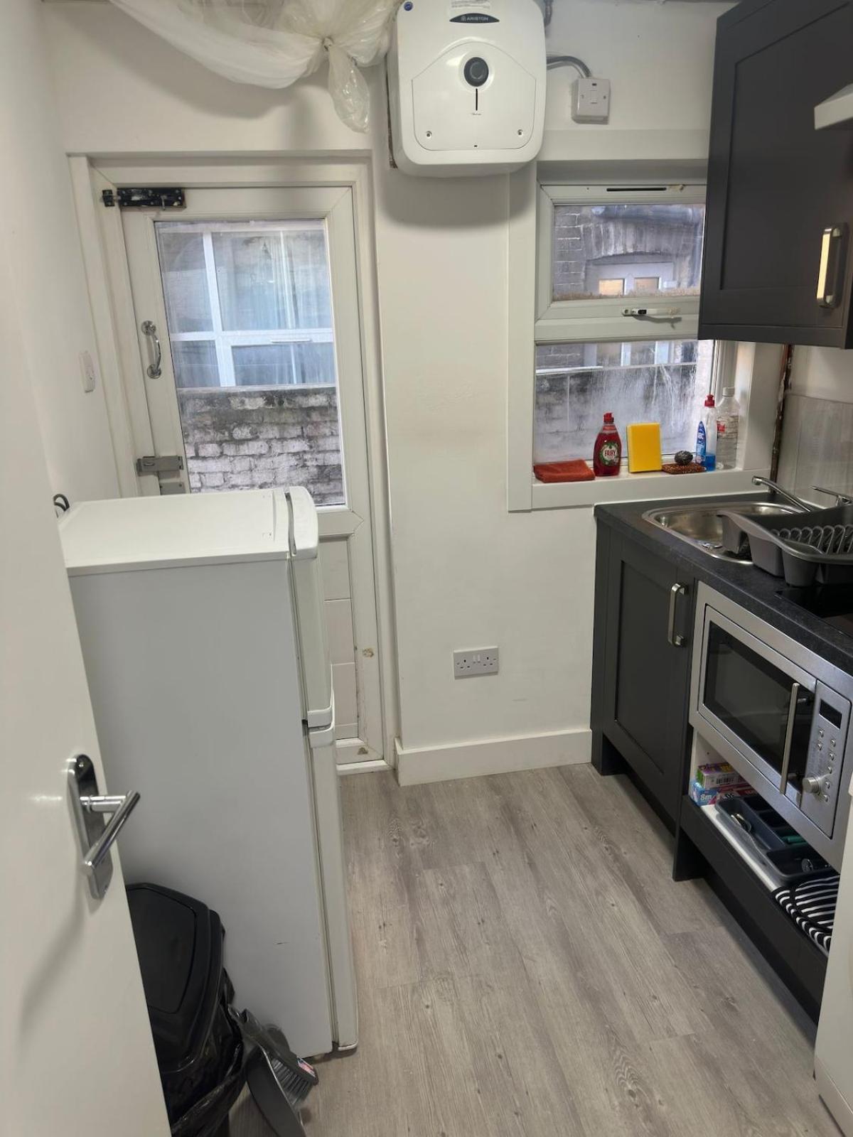 1b, Zone 2 Westbourne Park , Sleeps 4 Appartement
