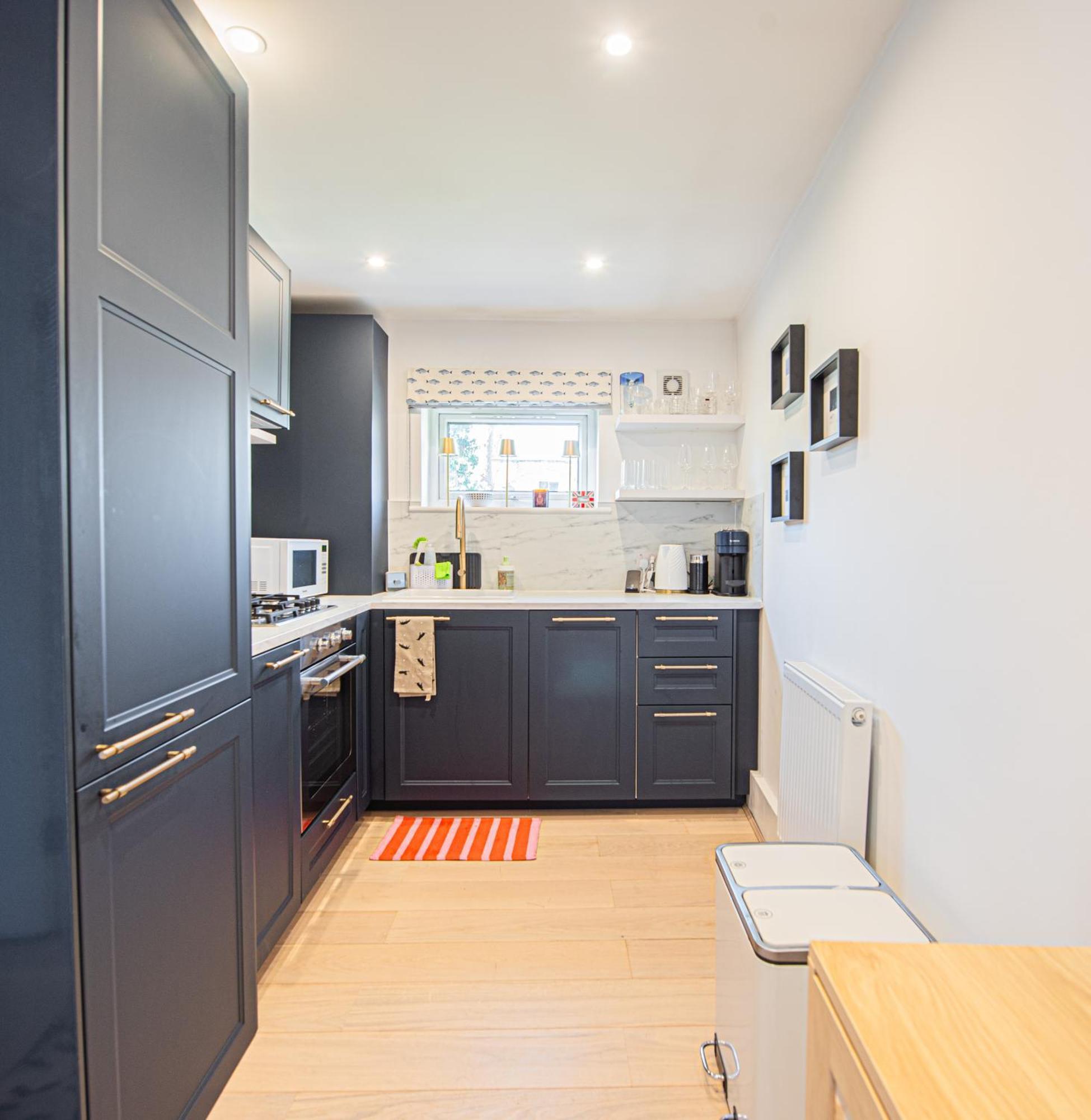 Appartement Modern 1-bed Flat With Free Parking In West *