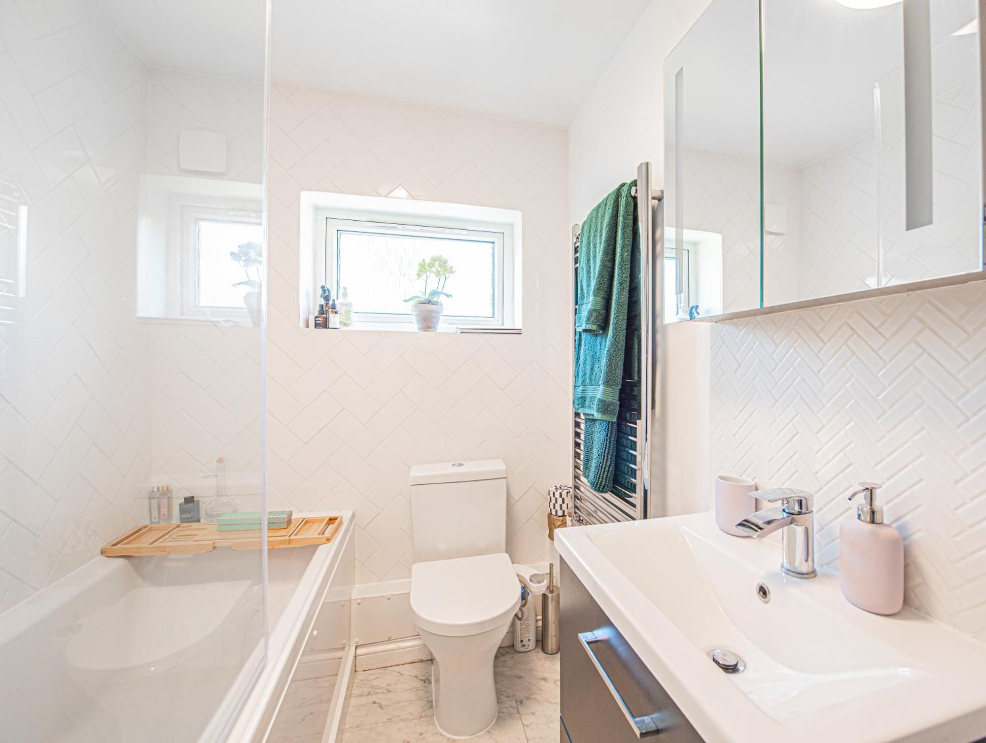 Modern 1-bed Flat With Free Parking In West Appartement