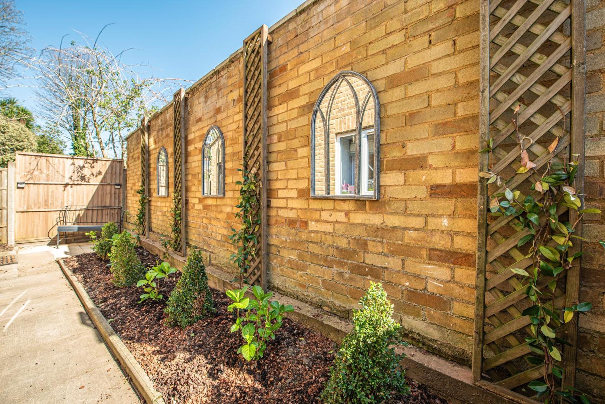 Modern 1-bed Flat With Free Parking In West Londres