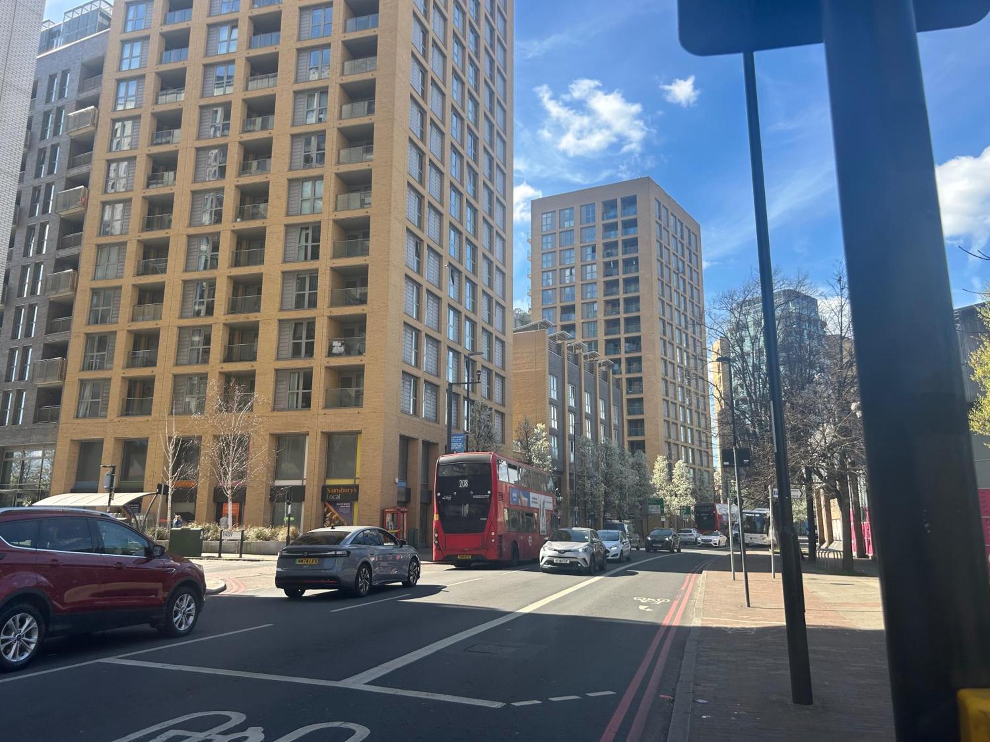 Appartement 1-Bed Apt Sleeps 4 Central To Shops & Transport *