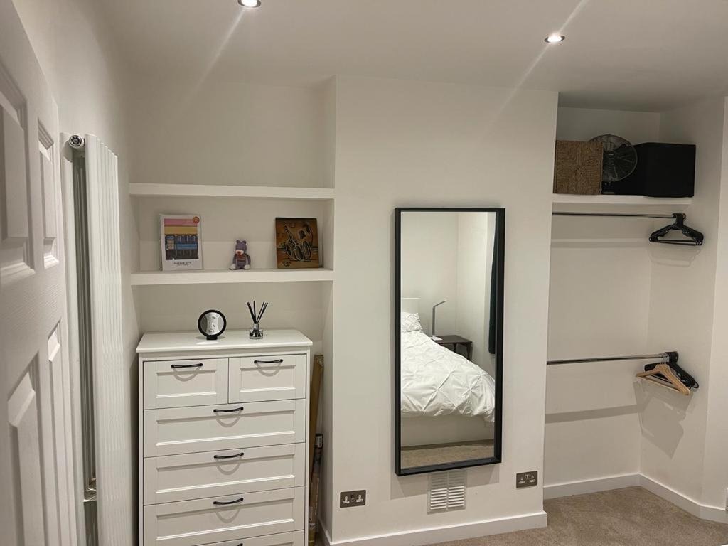 Ferienhaus Bright, Modern, Spacious With Garden London