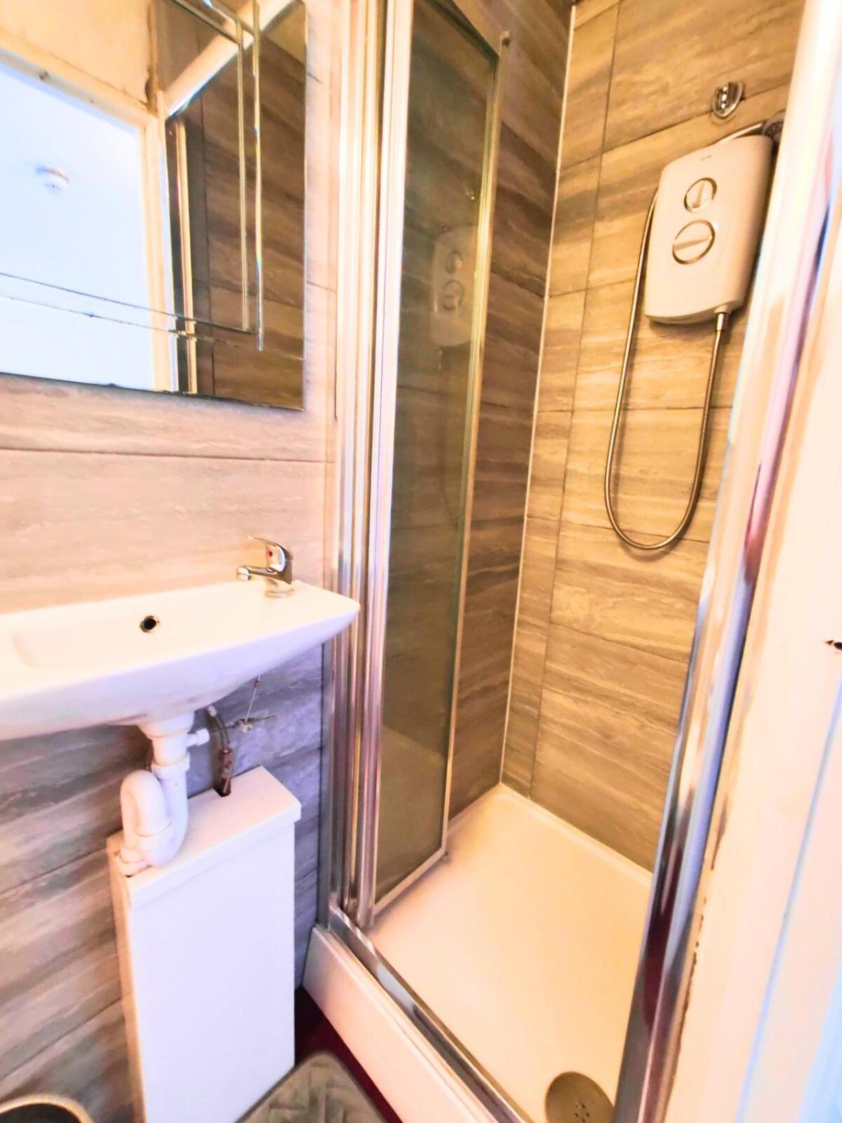 R8 Single Bed Superb En Appartement *