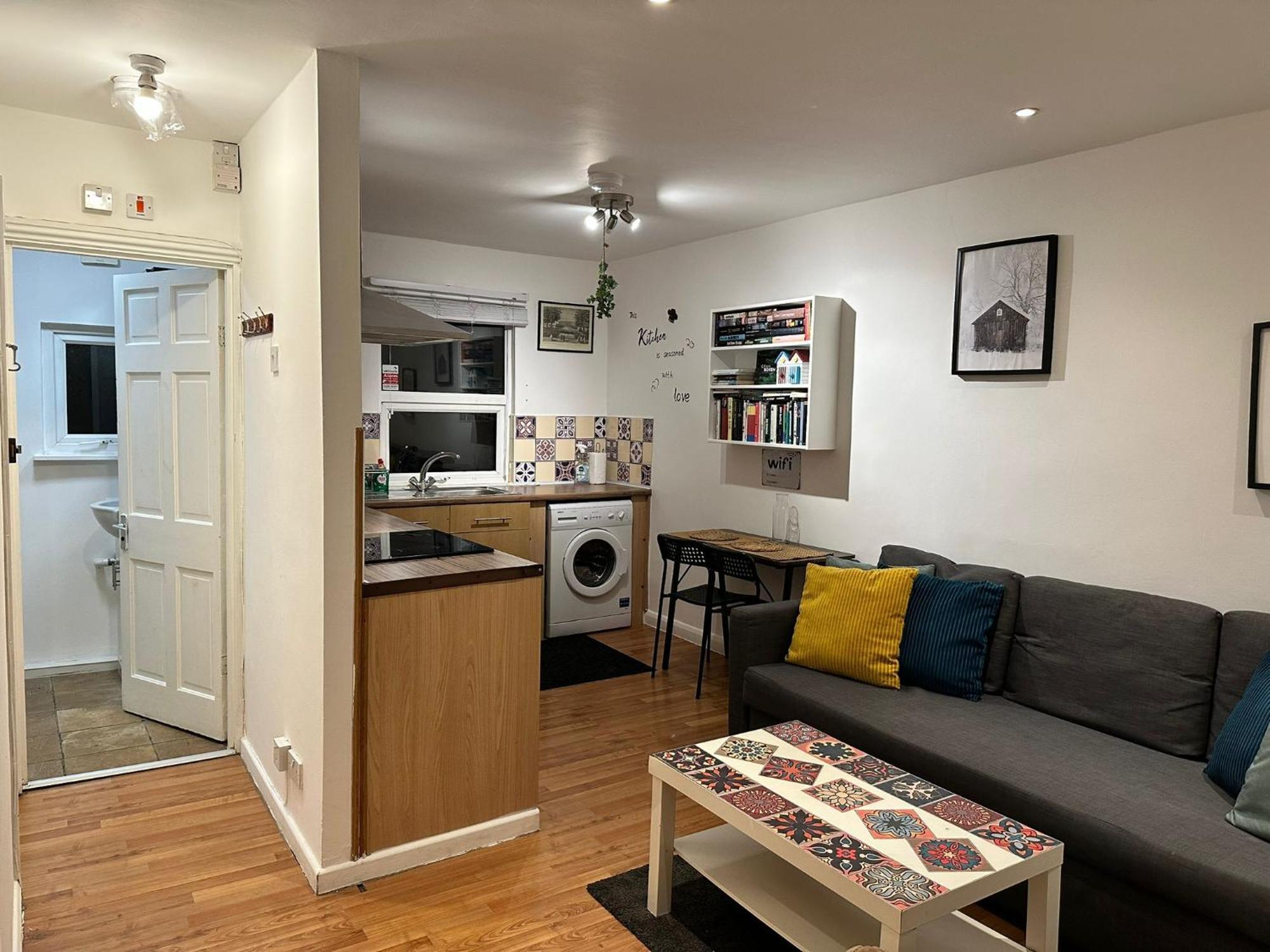 1 Bedroom Flat By Haggerston Station Londres