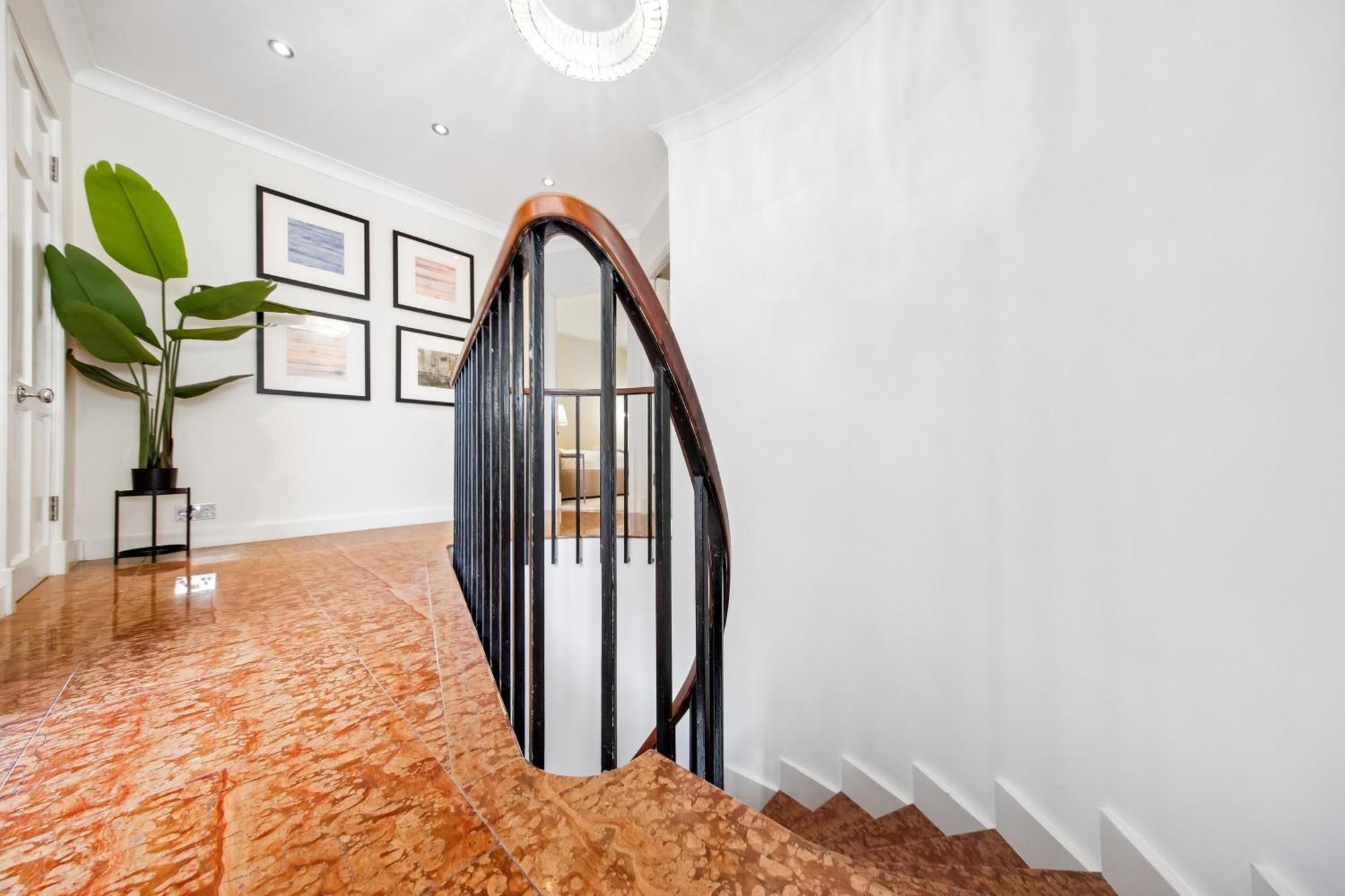 Ultra Luxury 4 Bedroom 3 Bathroom Knightsbridge Next To Harrods *