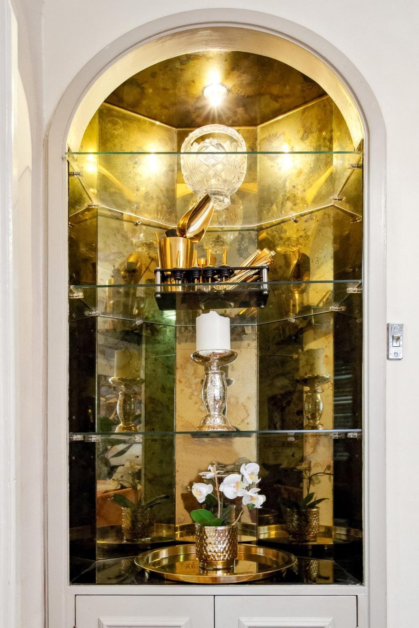 Ultra Luxury 4 Bedroom 3 Bathroom Knightsbridge Next To Harrods