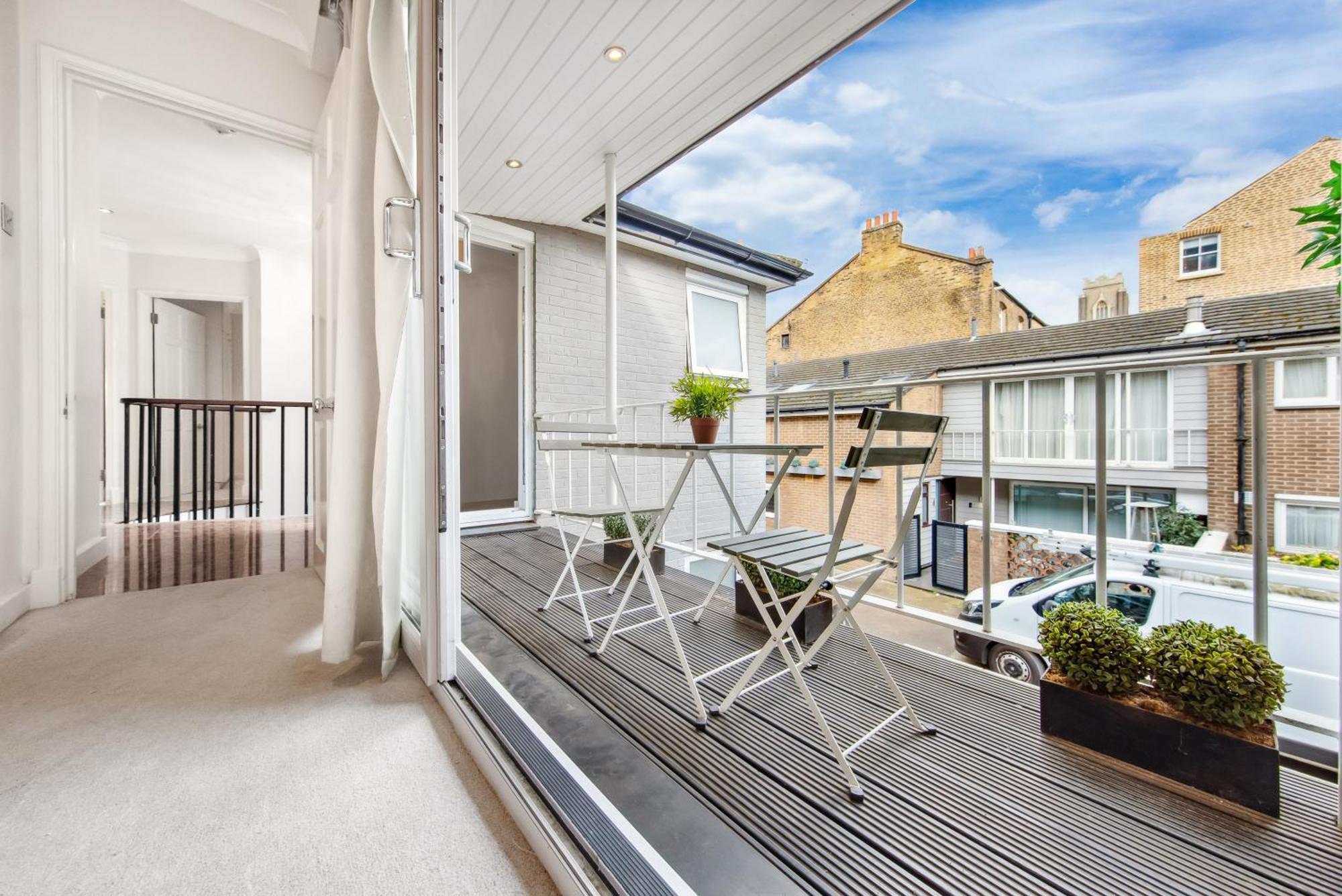 Ultra Luxury 4 Bedroom 3 Bathroom Knightsbridge Next To Harrods