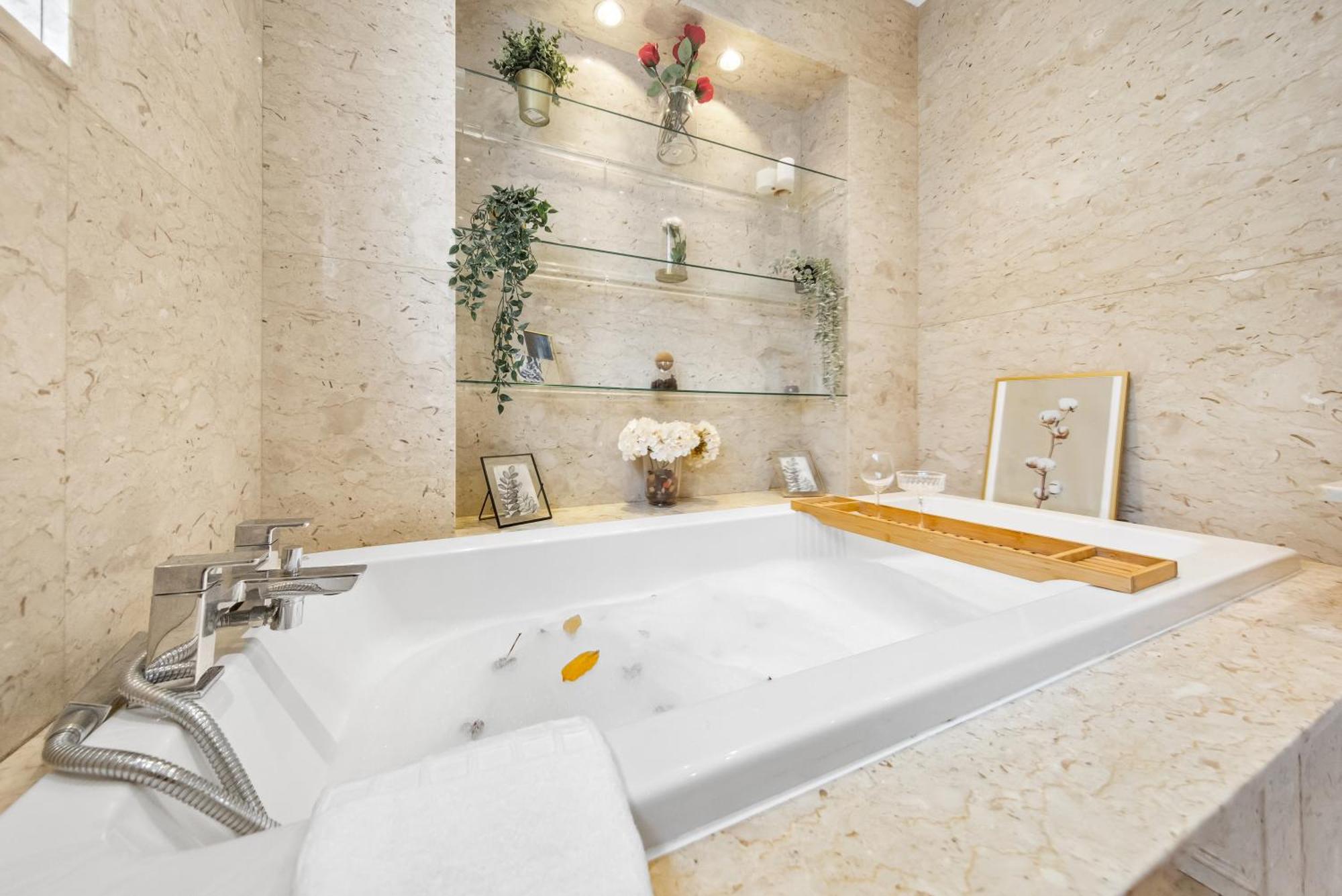 Ultra Luxury 4 Bedroom 3 Bathroom Knightsbridge Next To Harrods *