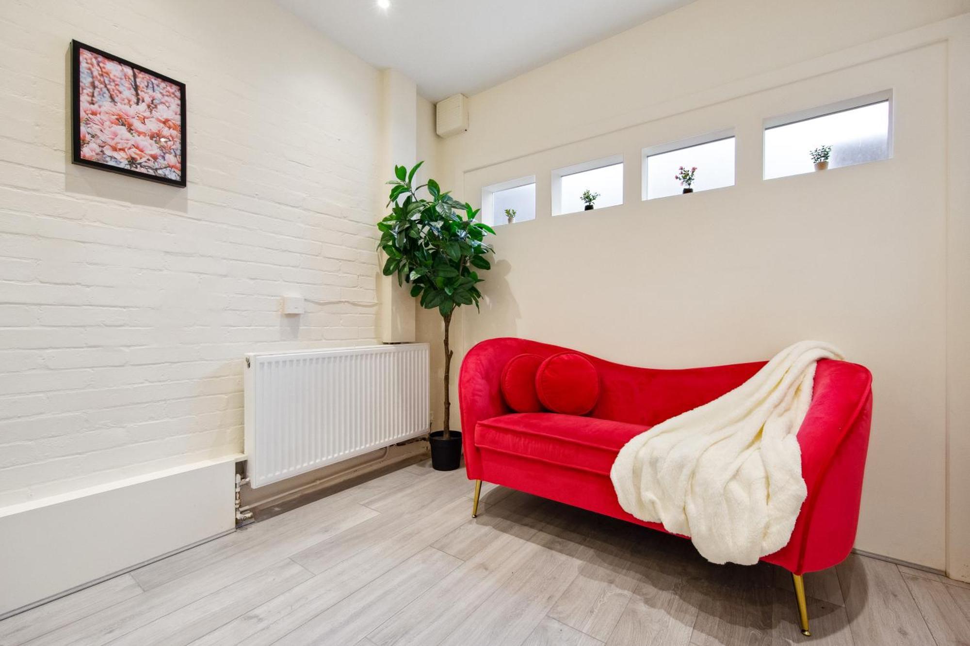 Ultra Luxury 4 Bedroom 3 Bathroom Knightsbridge Next To Harrods *