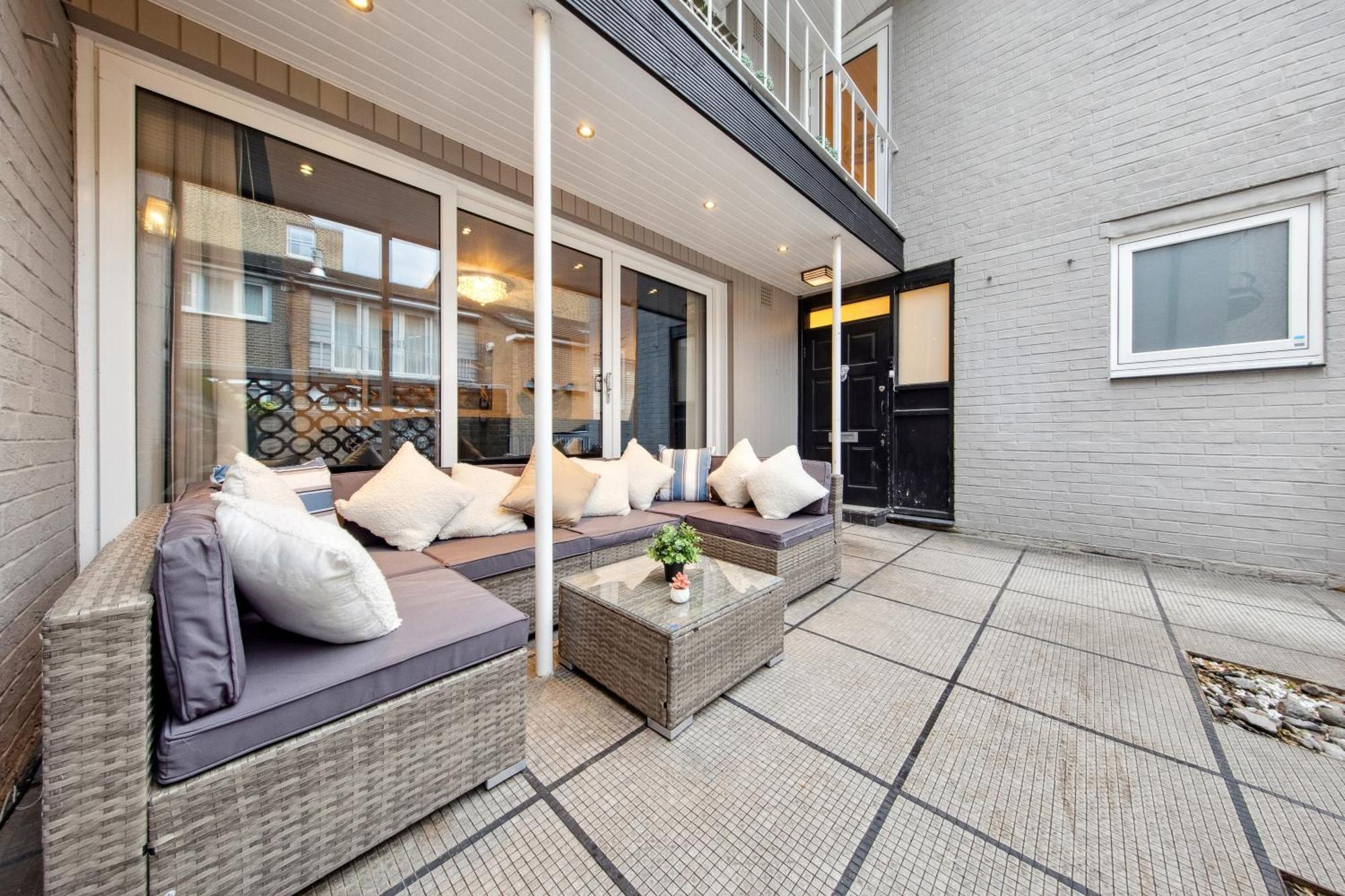 Ultra Luxury 4 Bedroom 3 Bathroom Knightsbridge Next To Harrods *