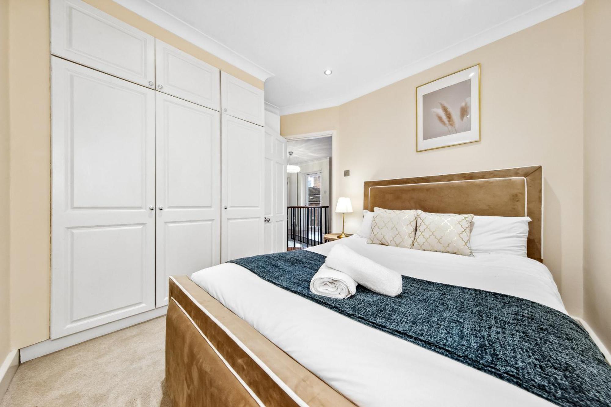 Ultra Luxury 4 Bedroom 3 Bathroom Knightsbridge Next To Harrods