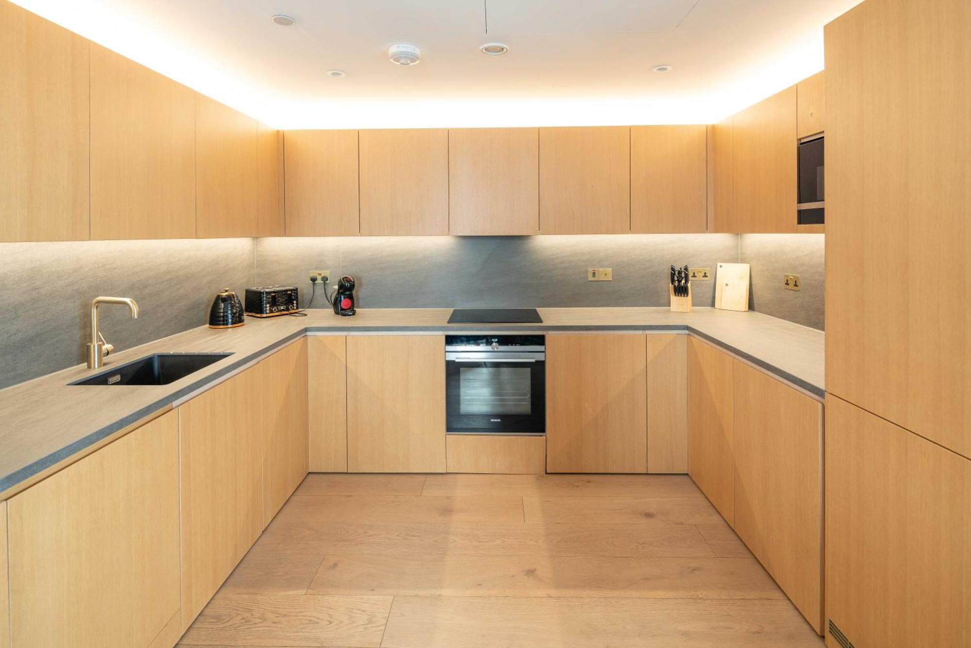 Sunrise View Luxury With Balcony And Elevator * Londres