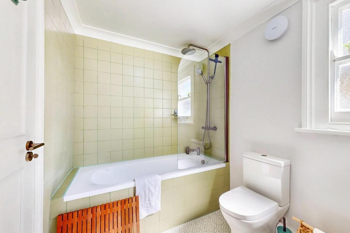 Bright 1-bedroom Flat With Great Transport Links Appartement