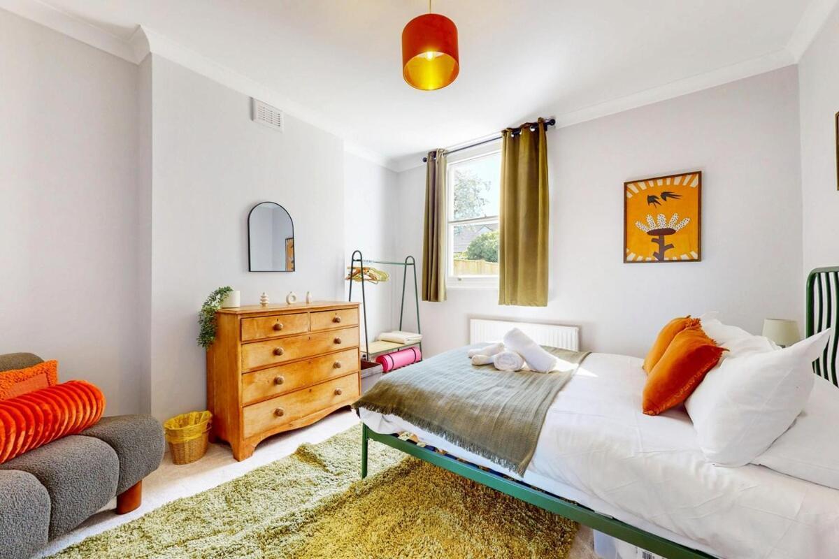 Bright 1-bedroom Flat With Great Transport Links * Londres