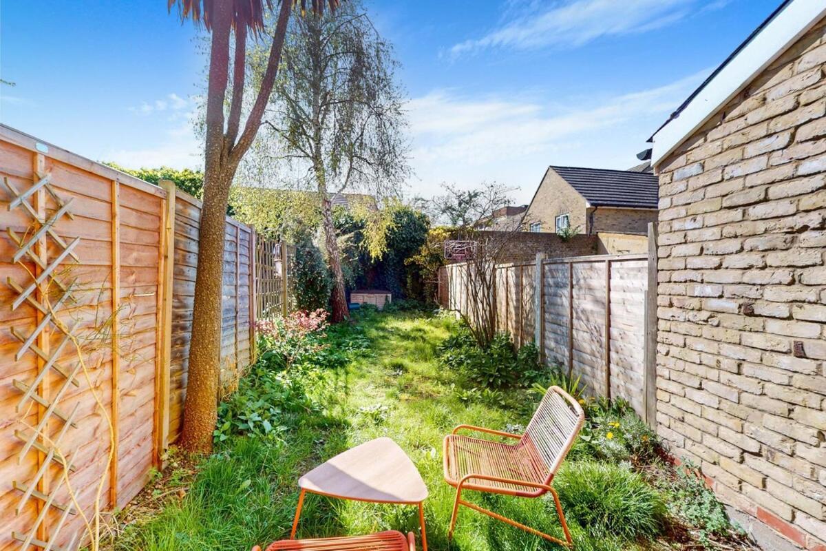 Appartement Bright 1-bedroom Flat With Great Transport Links *