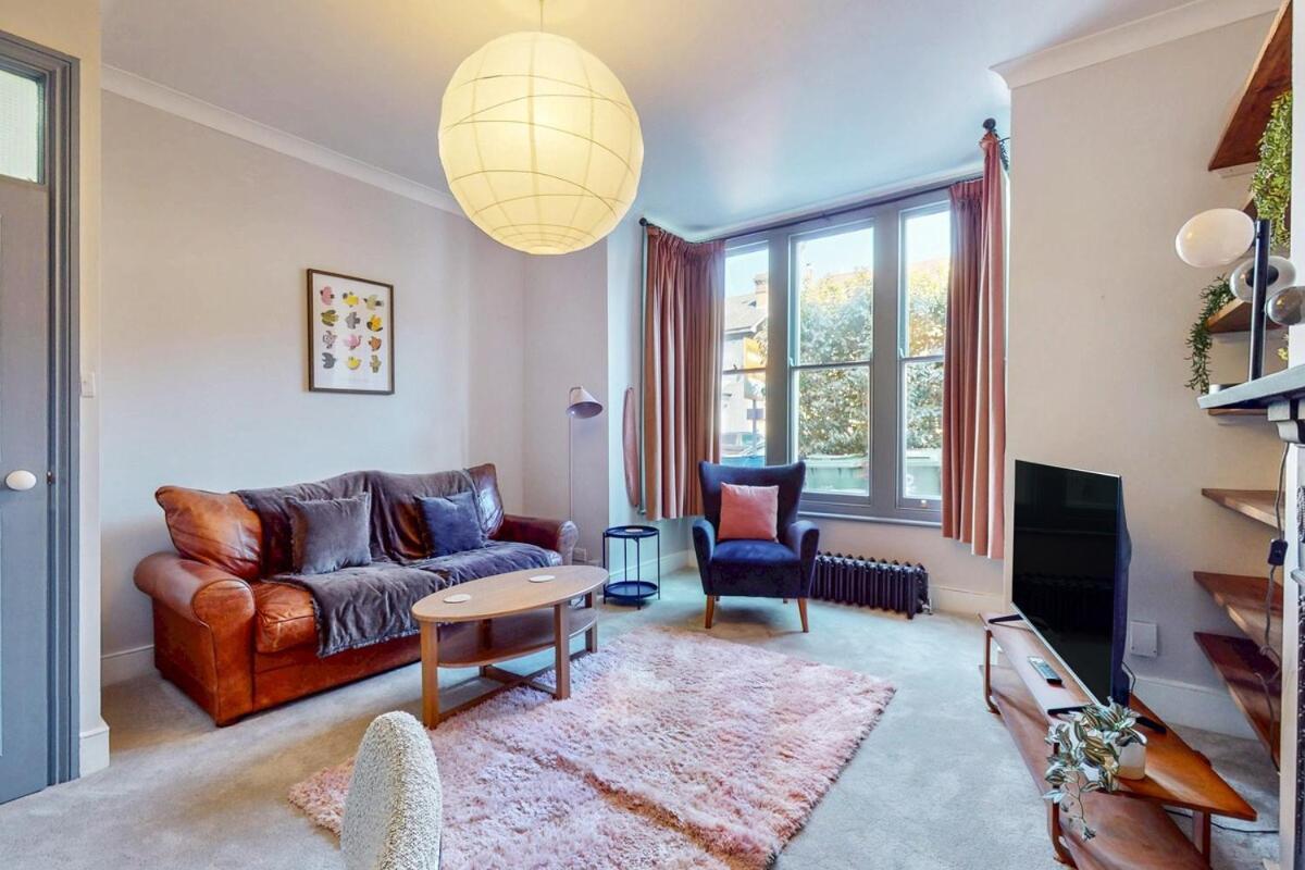Bright 1-bedroom Flat With Great Transport Links * Londres