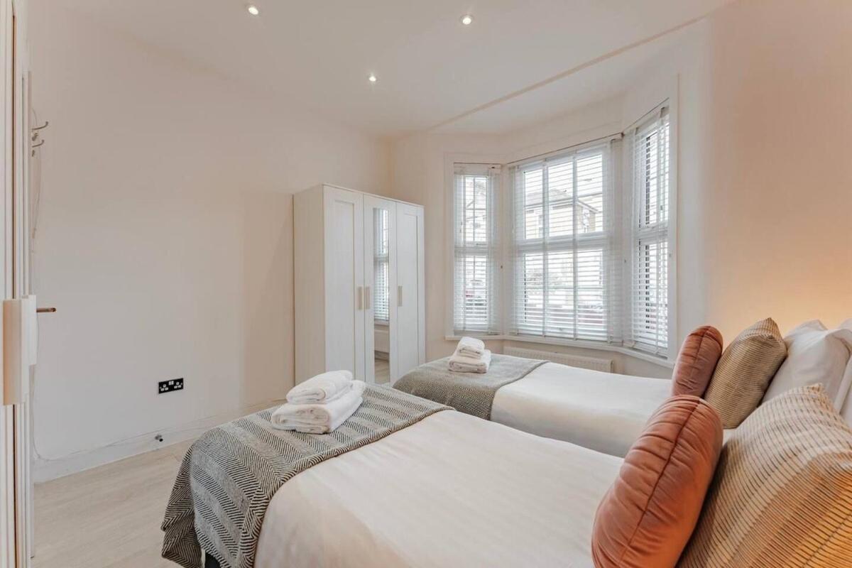The Shamrock Sleek And Chic - Private Garden - Ground Floor - East - Sleeps 6 Appartement Londres