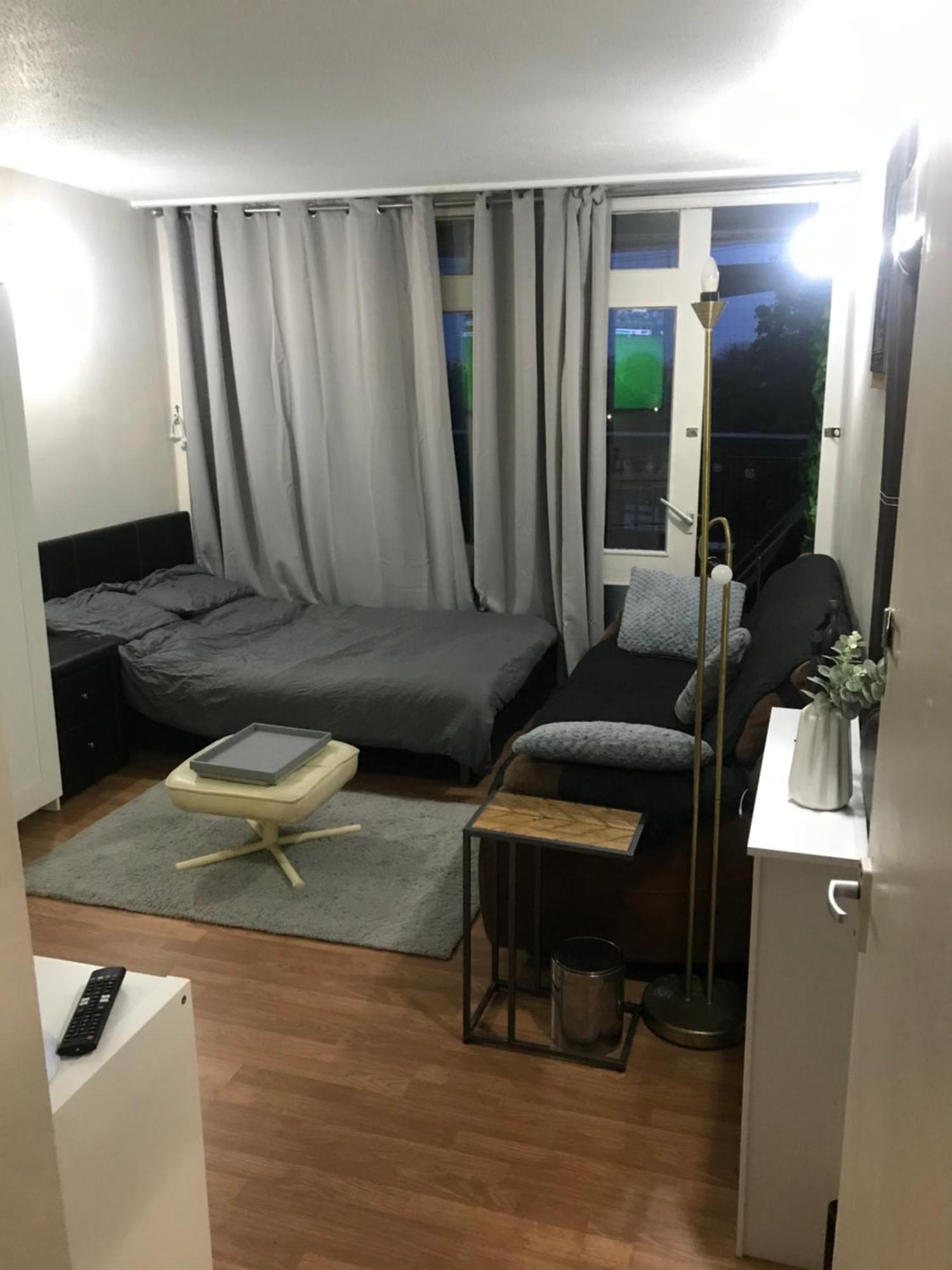 Big Double And Balcony View London
