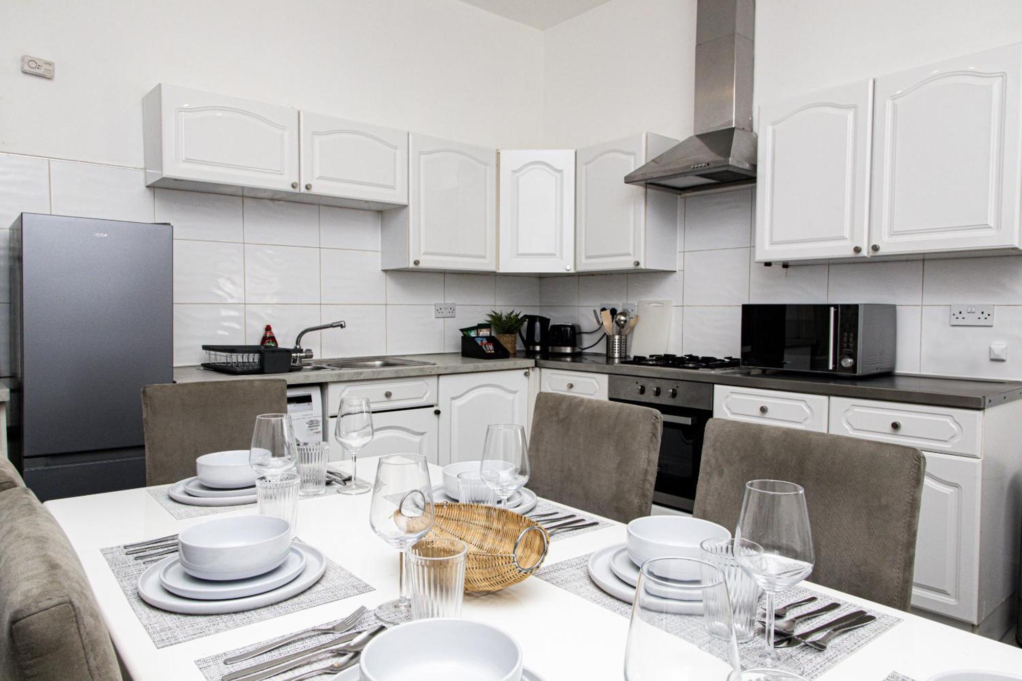 3 Bed, 2 Bath With Terrace & Local Entertainment Appartement Londres